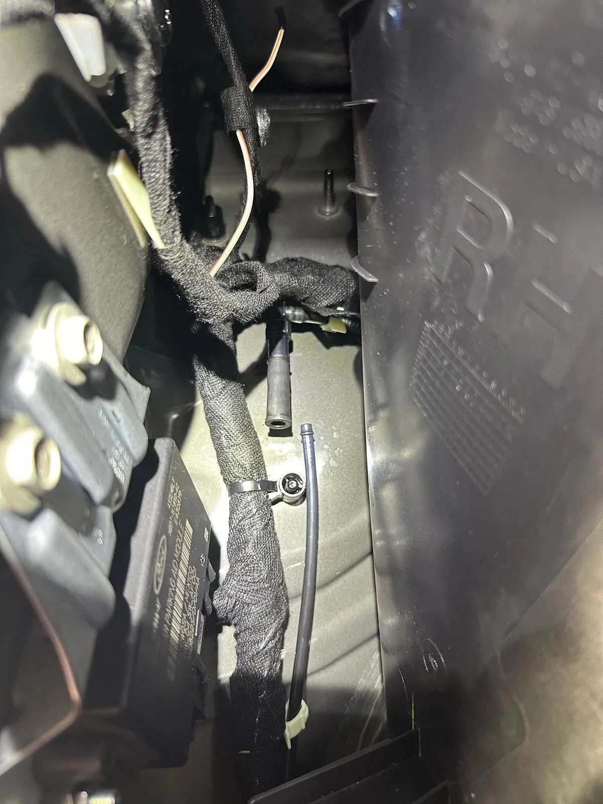 Ford Bronco Low Windshield Wiper Fluid (leak) IMG_0764