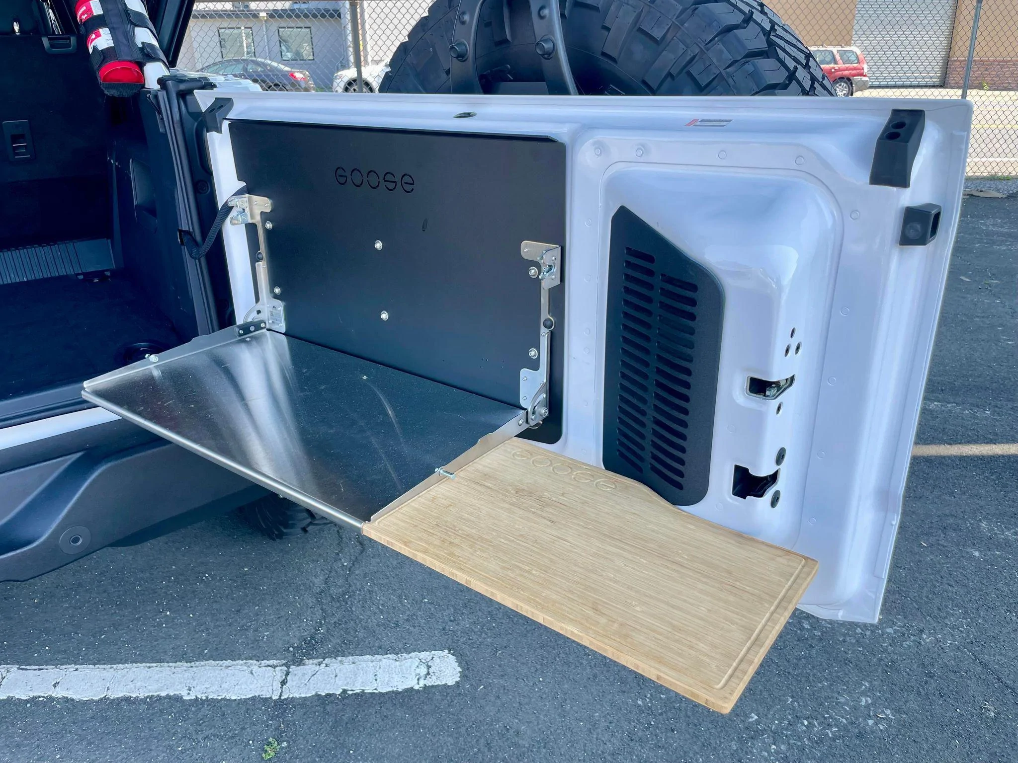 Ford Bronco Tailgate Table - ISO key features 31