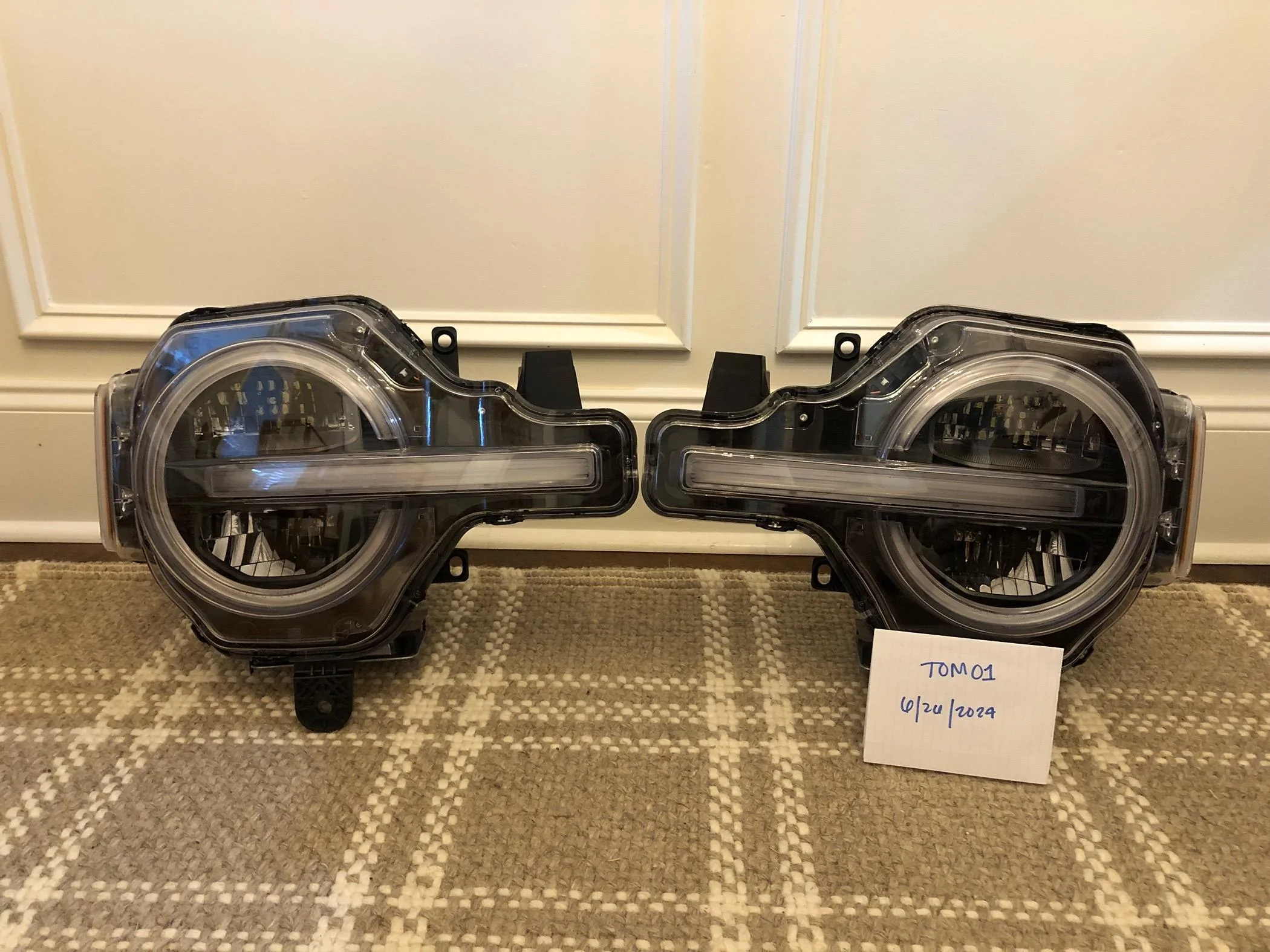 Ford Bronco Bronco Signature Headlights F7663BE0-CBEC-471D-91A2-DC713CB8AA5A