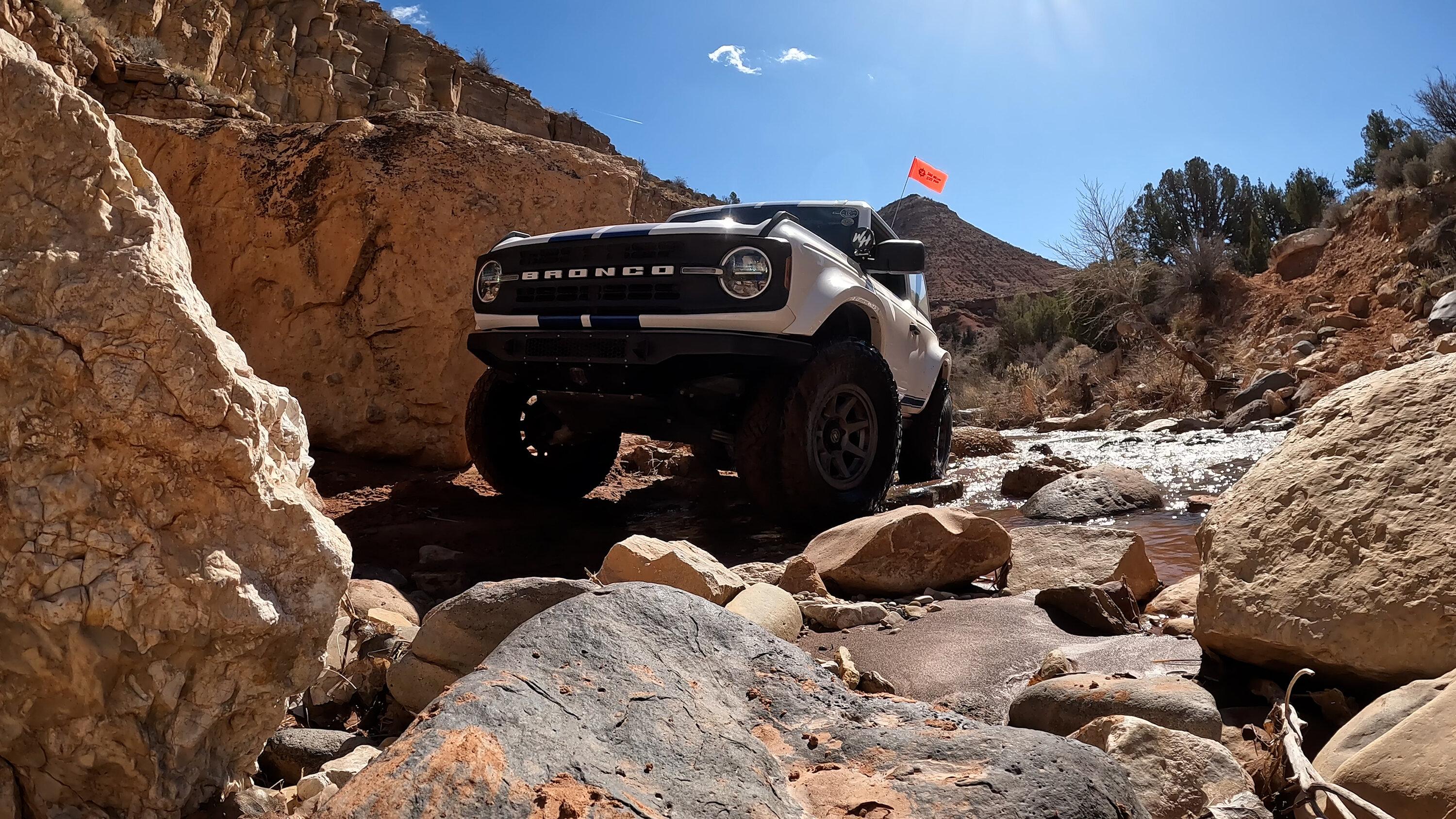 Ford Bronco Broncos Take On Rattlesnake Gulch GX010057.00_08_08_27.Still001