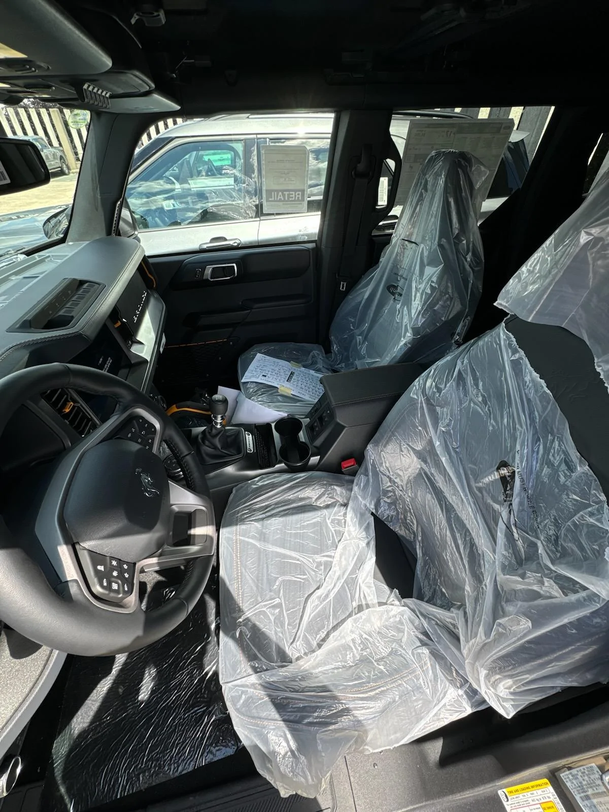 Ford Bronco CARBONIZED GRAY Bronco Club 741192893(1)