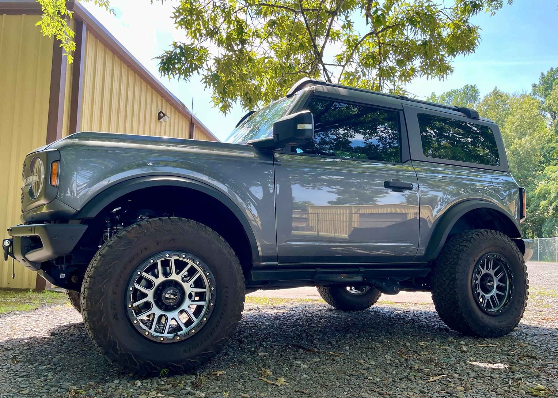 Ford Bronco Show me your 18's. Calling all mall crawlers? IMG_7024
