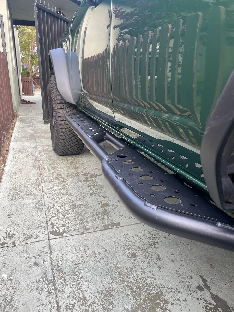Ford Bronco Base  Eruption Green 4-door Sasquatch package (LA) b12