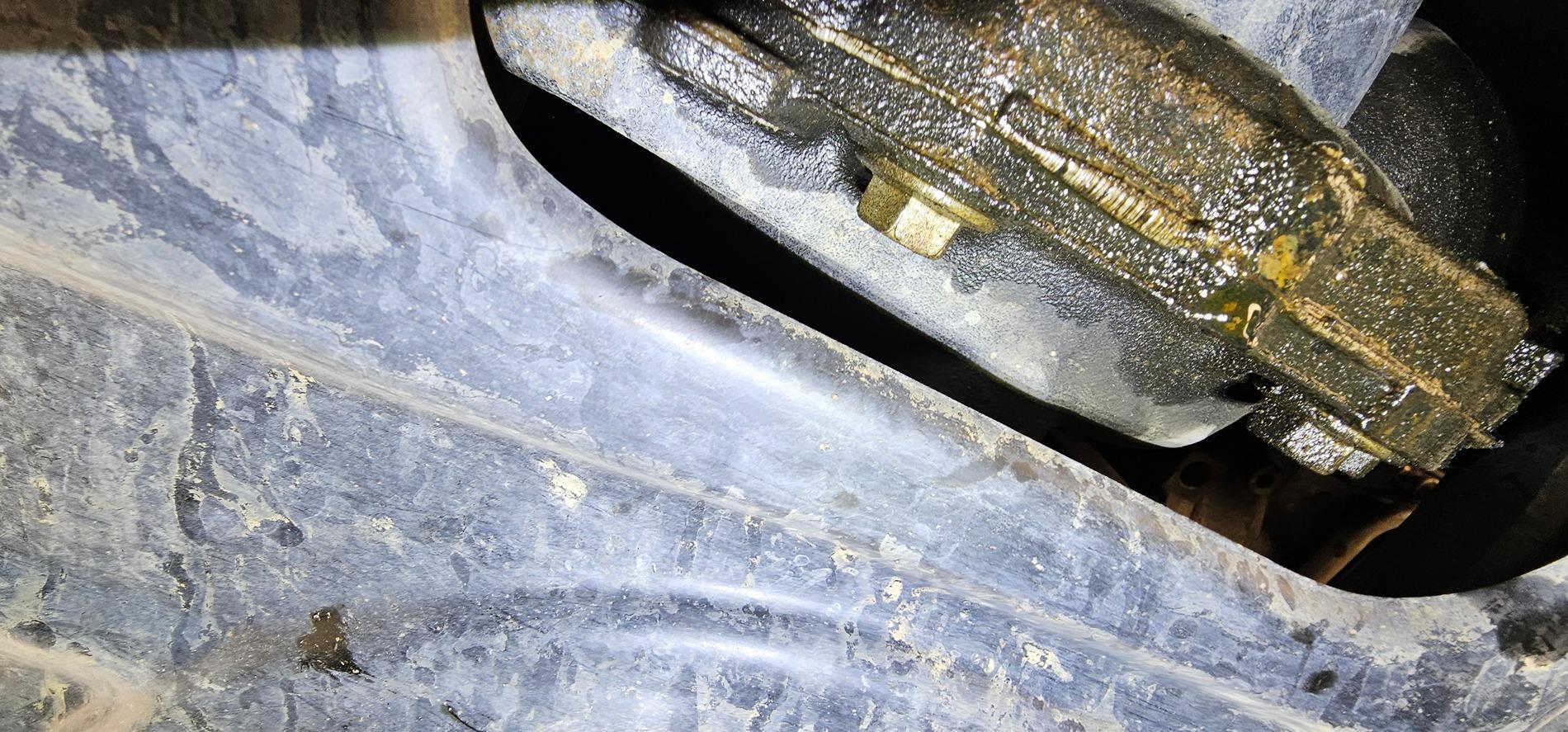 Ford Bronco Front differential pinion seal leaking pinion seal 4