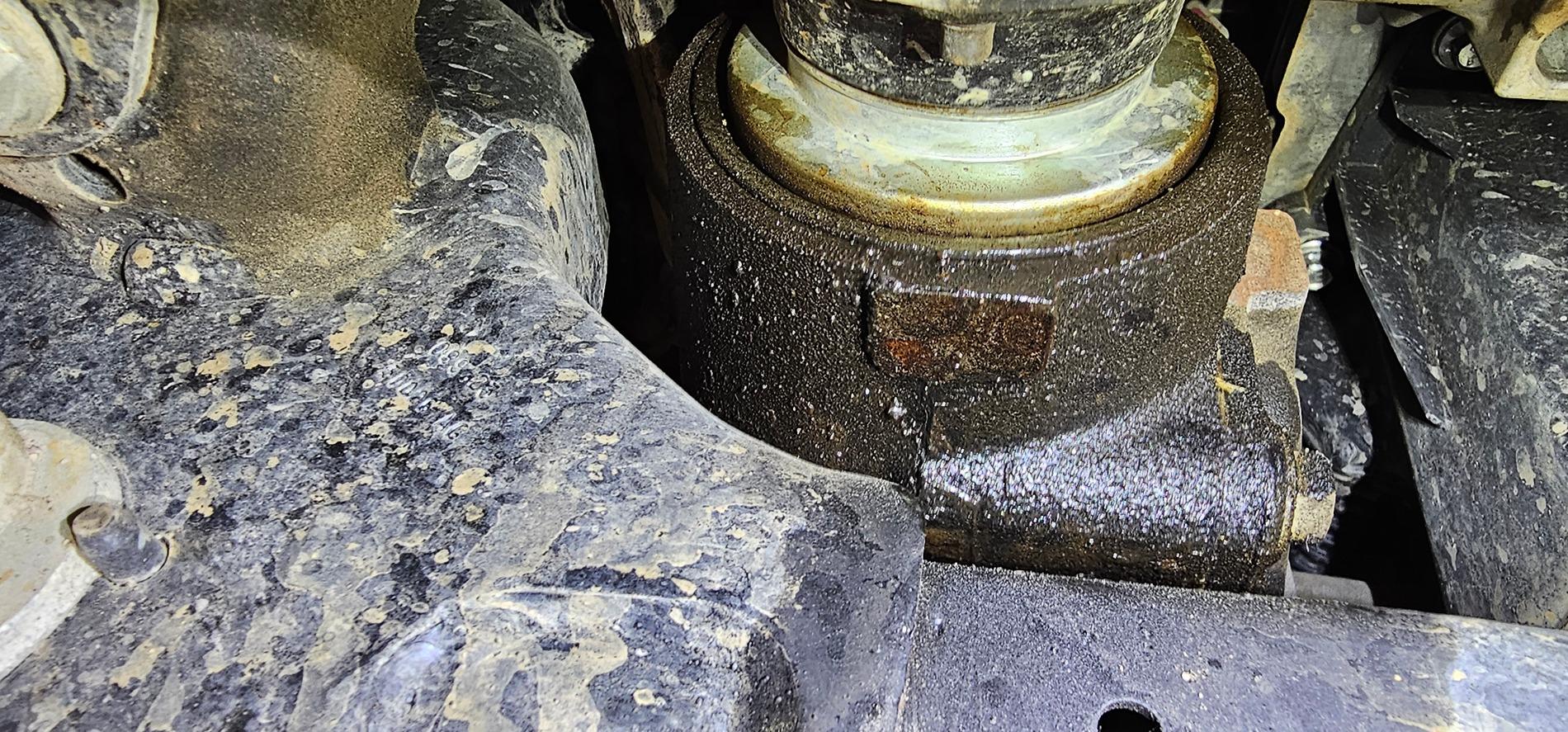 Ford Bronco Front differential pinion seal leaking pinion seal 3