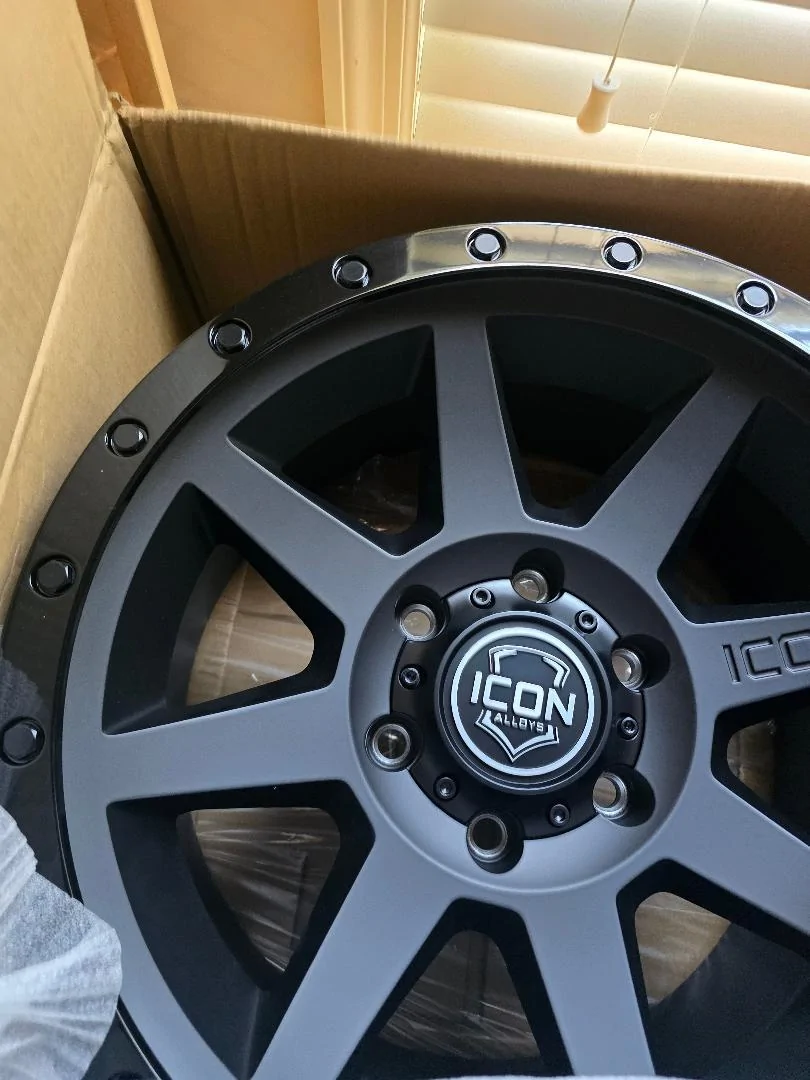 Ford Bronco Icon Rebound Double Black on Shadow Black icondblblk