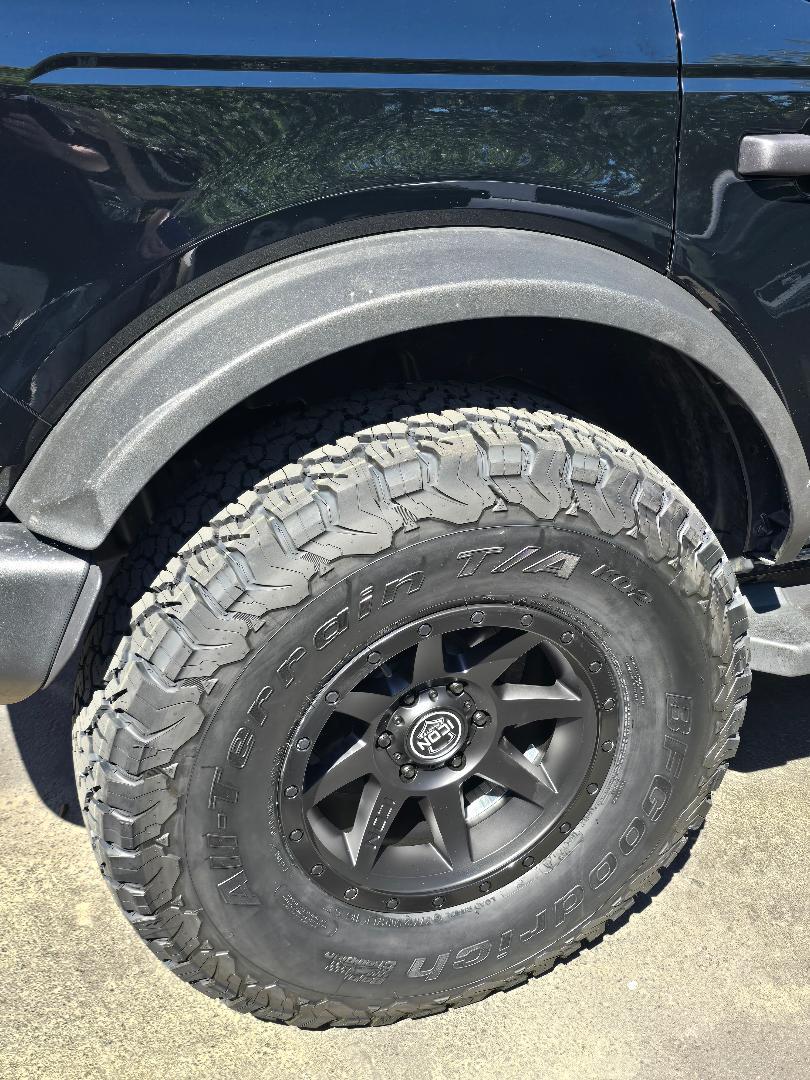 Ford Bronco Icon Rebound Double Black on Shadow Black bron4