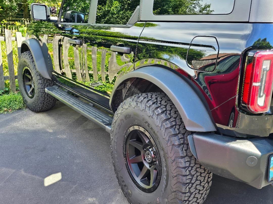 Ford Bronco Icon Rebound Double Black on Shadow Black bronc3