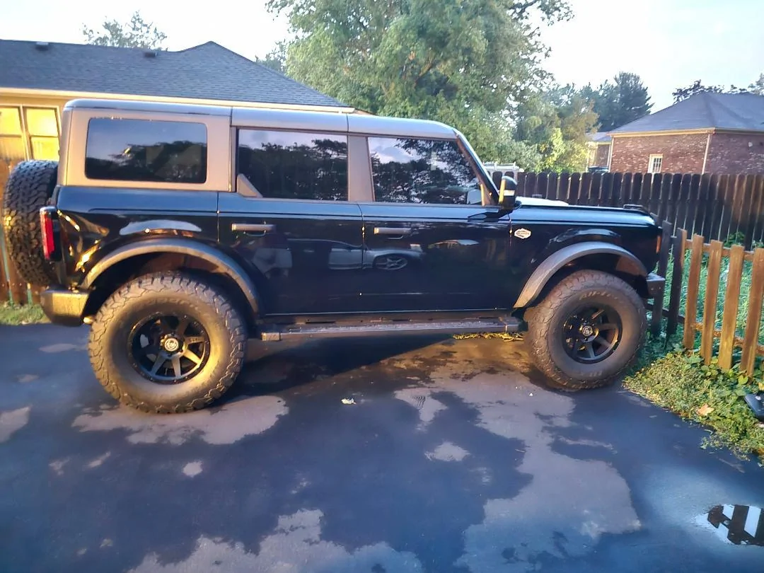 Ford Bronco Icon Rebound Double Black on Shadow Black bronc2