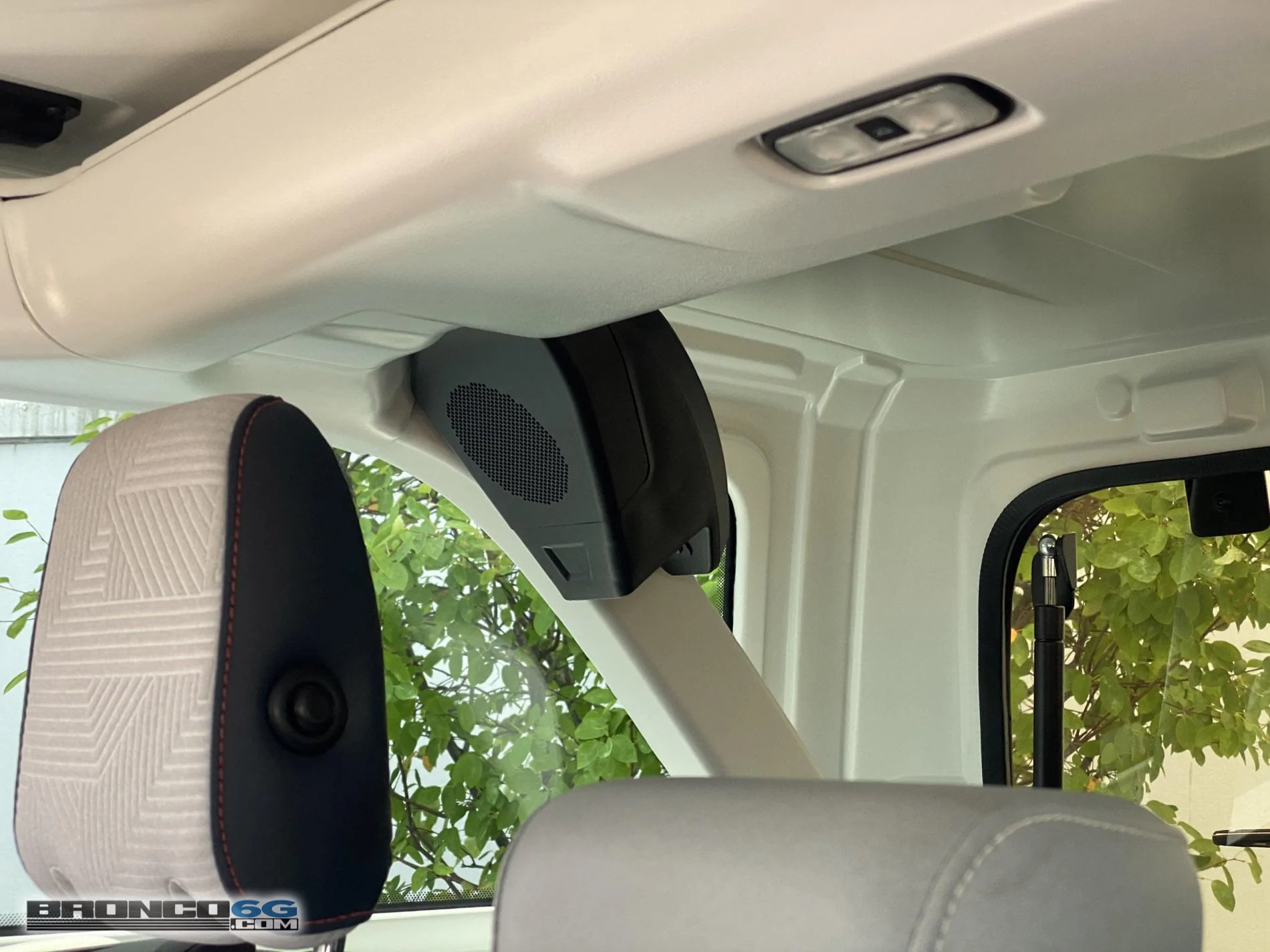 Ford Bronco Soundbar from SEMA Vehicle-- why? ford-bronco-cactus-gray-white-top-img_7863-jpg-jpg