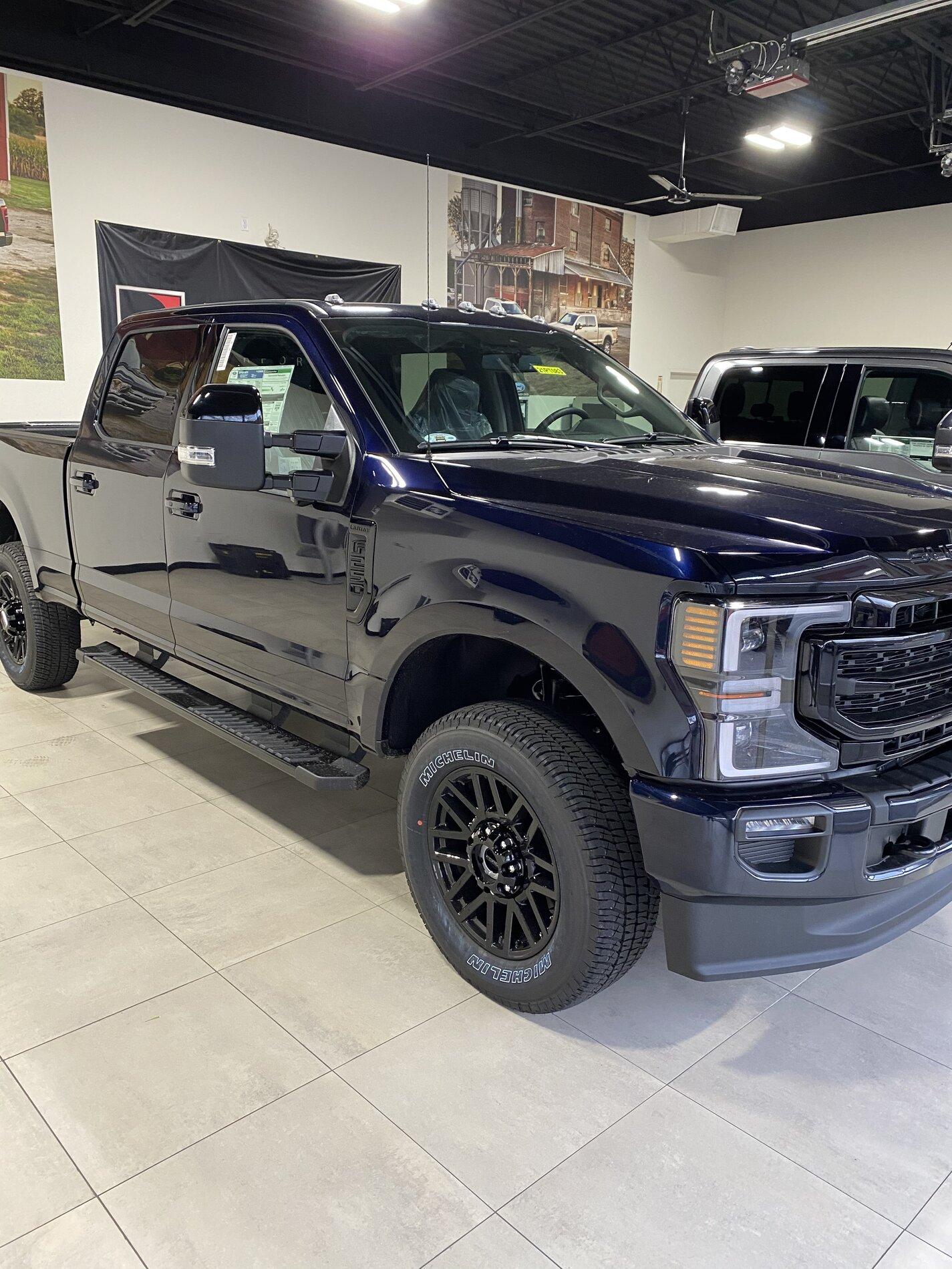 Ford Bronco Antimatter Blue 2-Door Outerbanks Sasquatch 91694BDE-0C33-475E-A49D-E119F0F8F10F