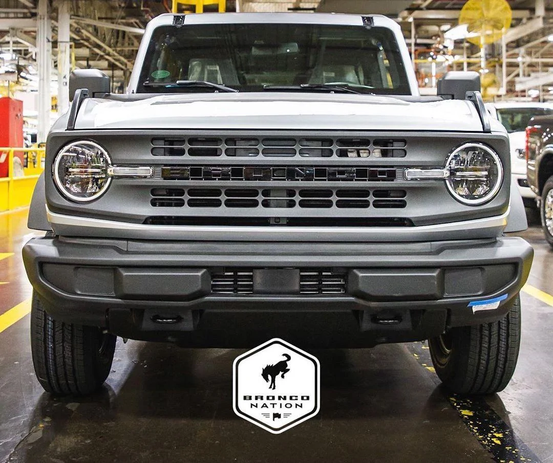 Ford Bronco We need this retro inspired grill ASAP Base-2021-Bronco-Iconic-Silver-Steel-Wheels-1