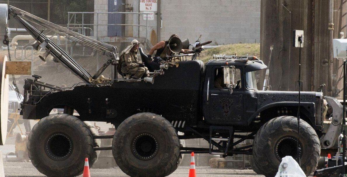 Ford Bronco Damnnnnnnnnn!  Nice. cars-of-mad-max-furiosa-so-far-18