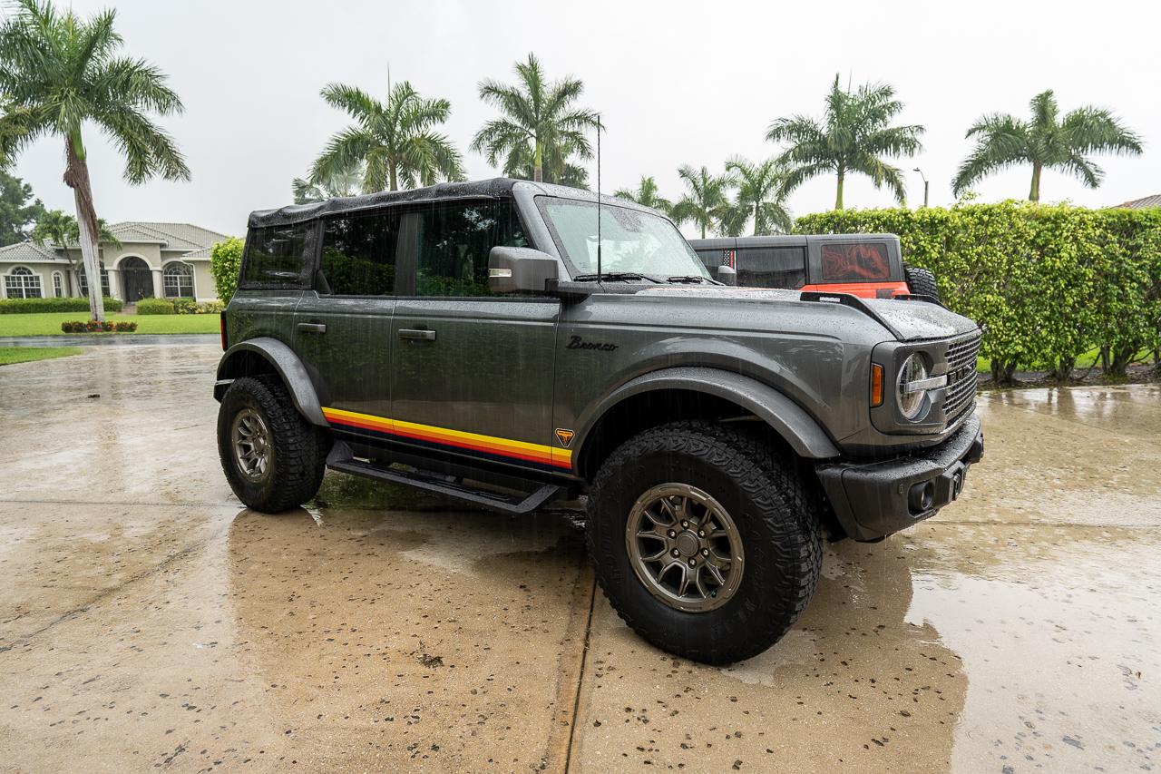 Ford Bronco Terry's Carbonized Gray Badlands w/ Retro Stripe Package DSC00209