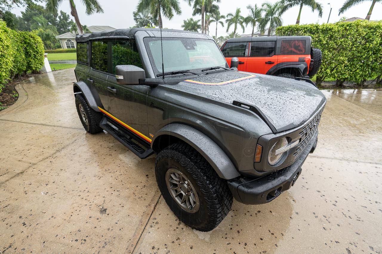 Ford Bronco Terry's Carbonized Gray Badlands w/ Retro Stripe Package DSC00211