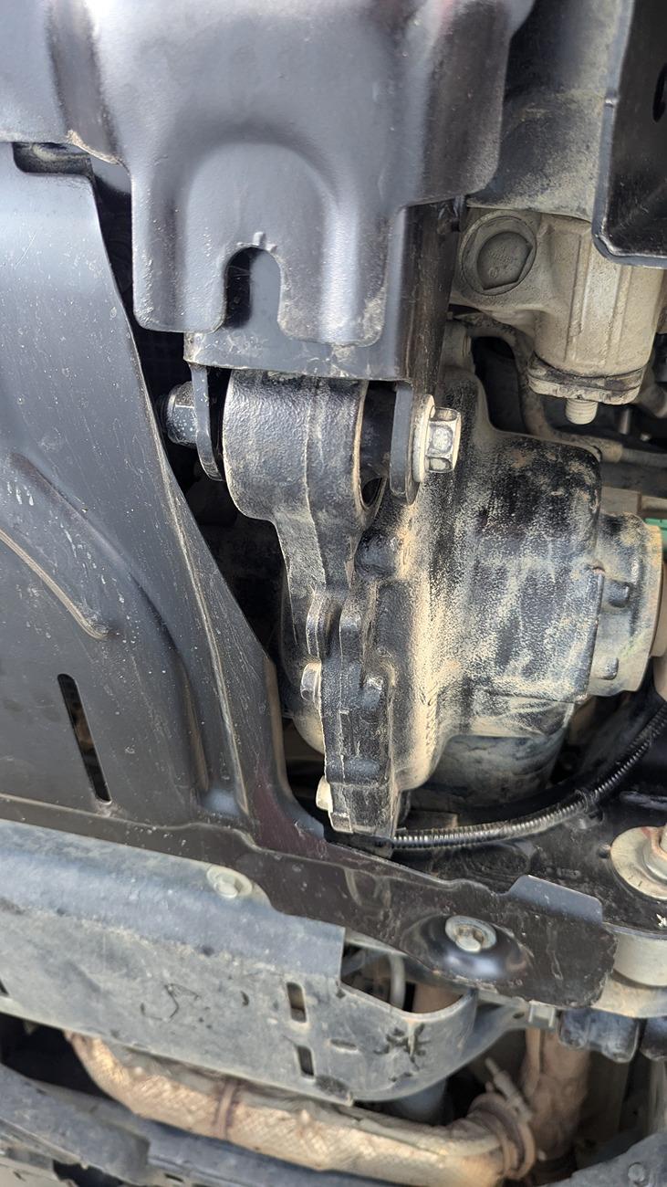 Ford Bronco Diff Drop and Ford Performance CV Axles Install 1000003382