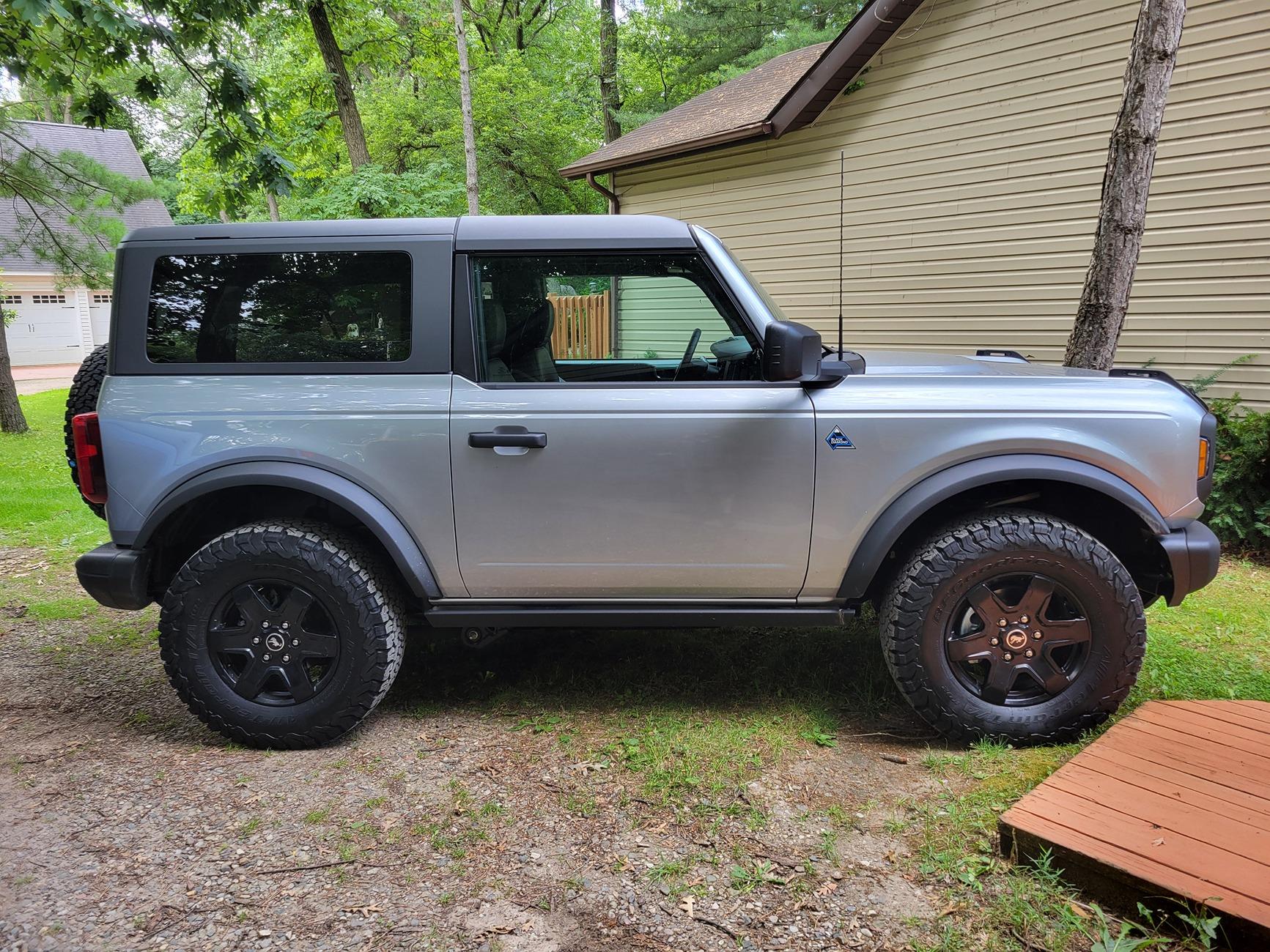 Ford Bronco Largest tires for Black Diamond - 17" Black High Gloss-Painted Aluminum Wheels? 20240703_130431