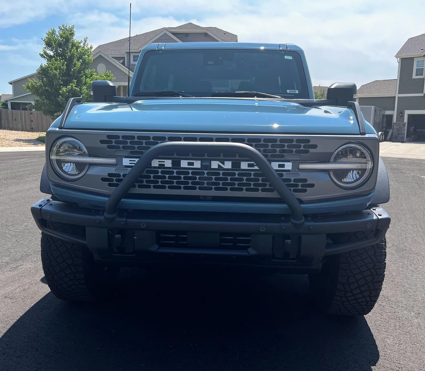 Ford Bronco '21 Badlands Sasquatch 2dr, 2.7L Lux Front grill shot