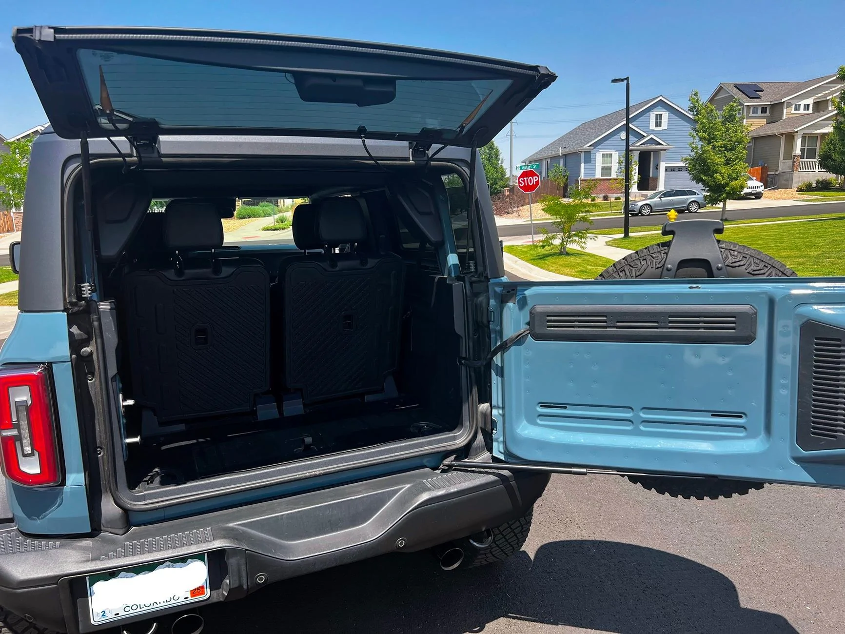 Ford Bronco '21 Badlands Sasquatch 2dr, 2.7L Lux rear hatch wide shot