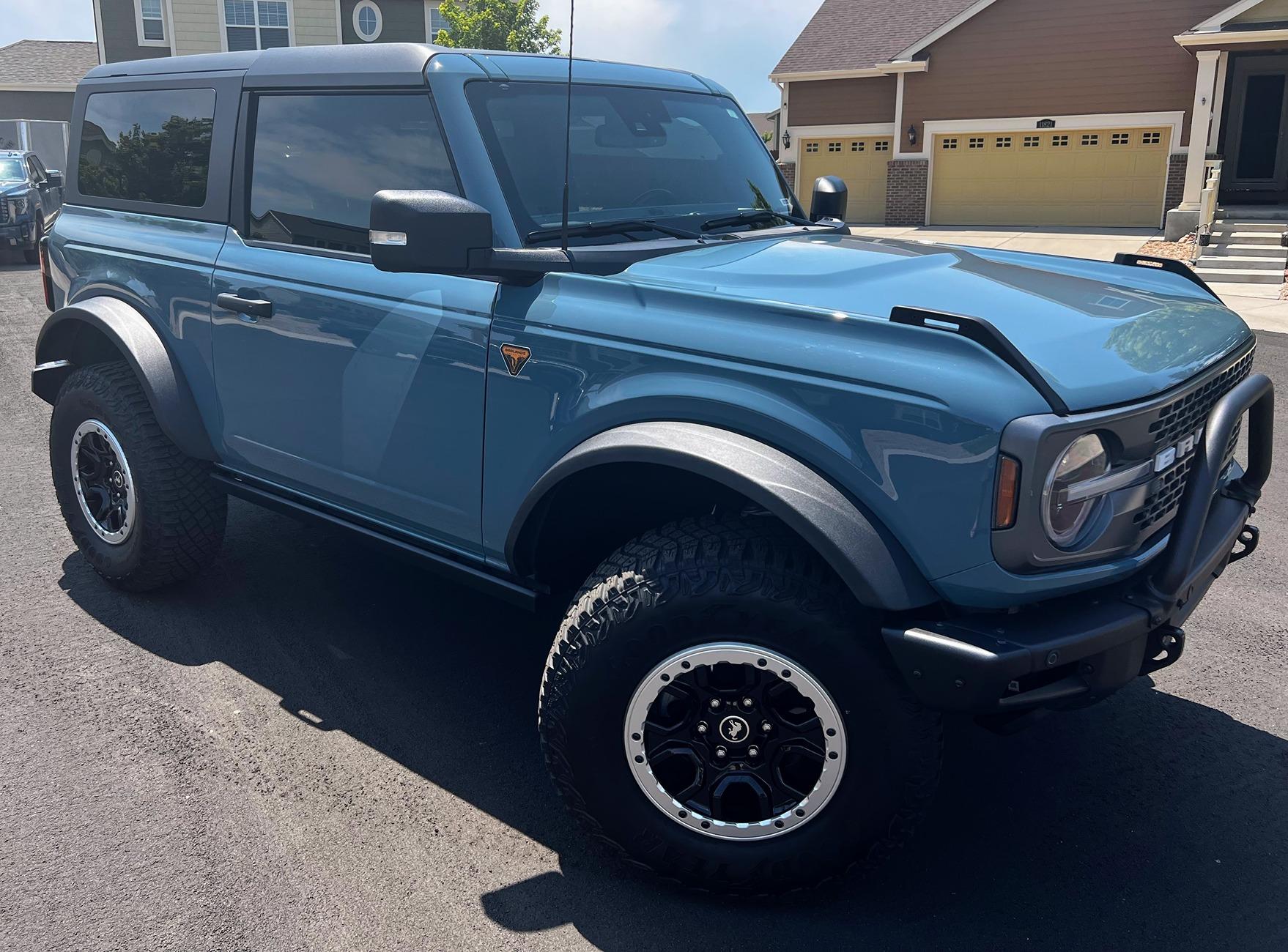 Ford Bronco '21 Badlands Sasquatch 2dr, 2.7L Lux Pass front turned high