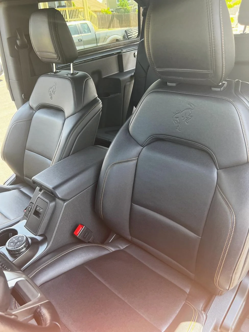 Ford Bronco '21 Badlands Sasquatch 2dr, 2.7L Lux Driver seat