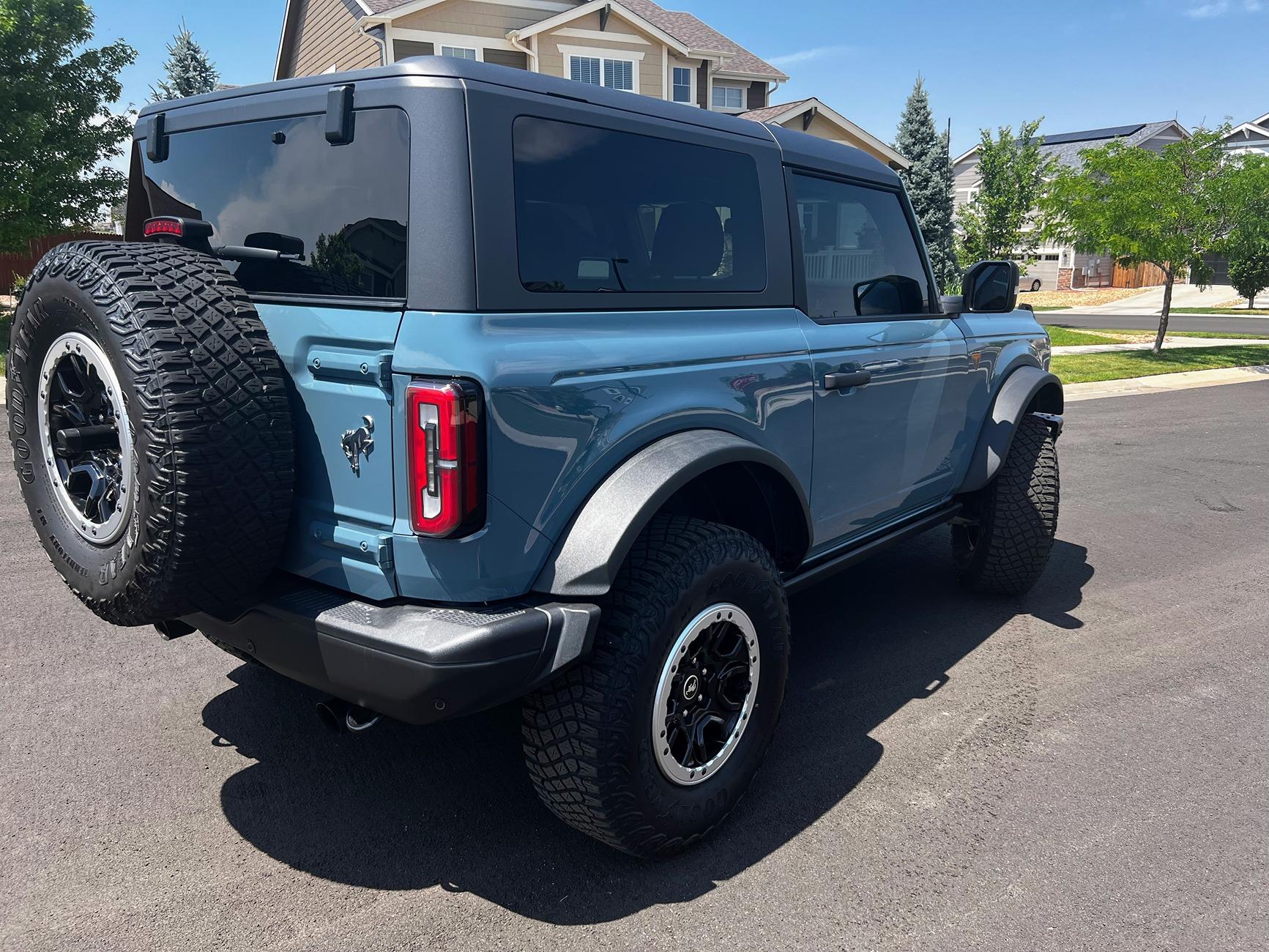 Ford Bronco '21 Badlands Sasquatch 2dr, 2.7L Lux Pass rear turned 