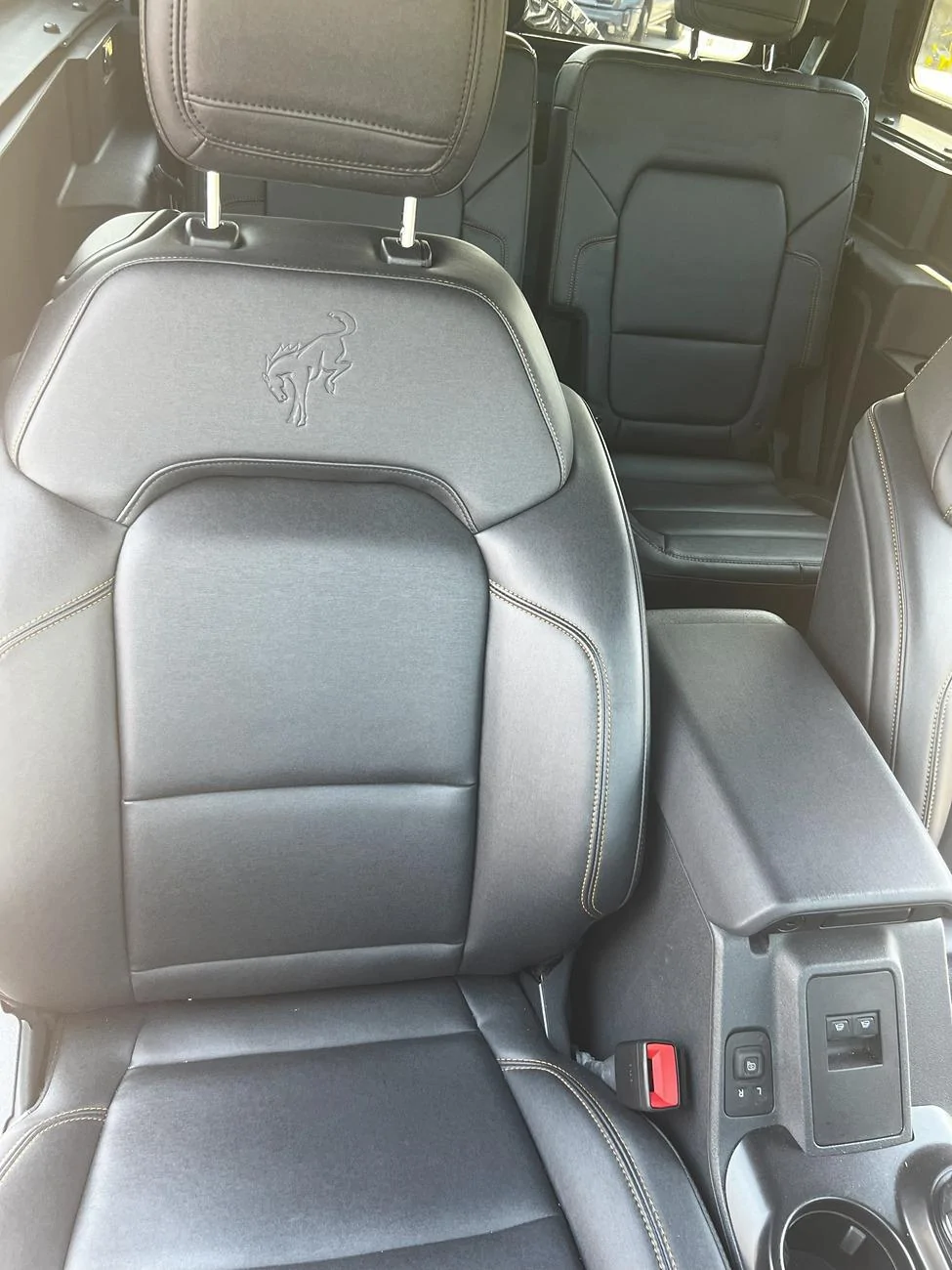 Ford Bronco '21 Badlands Sasquatch 2dr, 2.7L Lux Pass seat