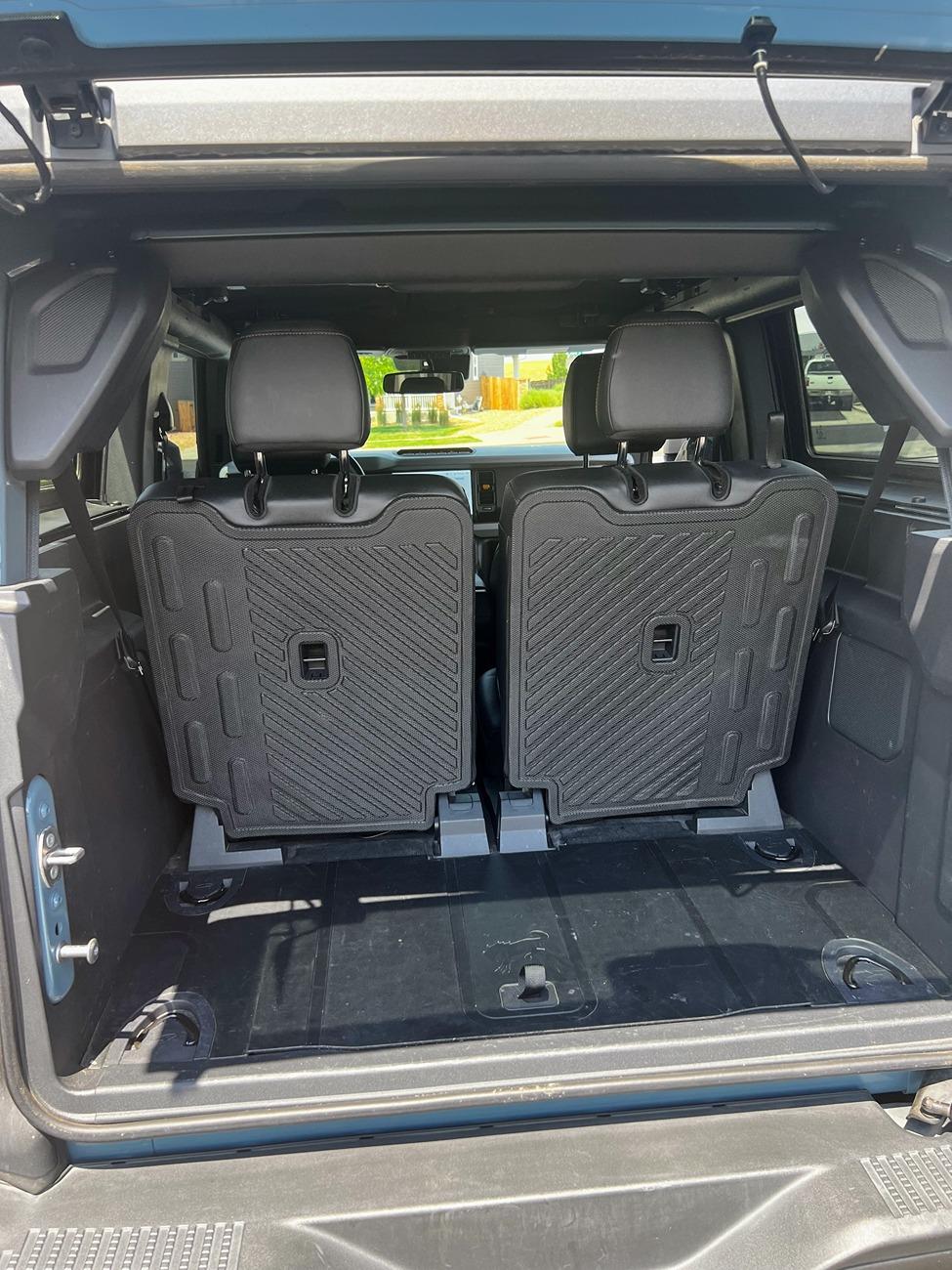 Ford Bronco '21 Badlands Sasquatch 2dr, 2.7L Lux rear hatch open