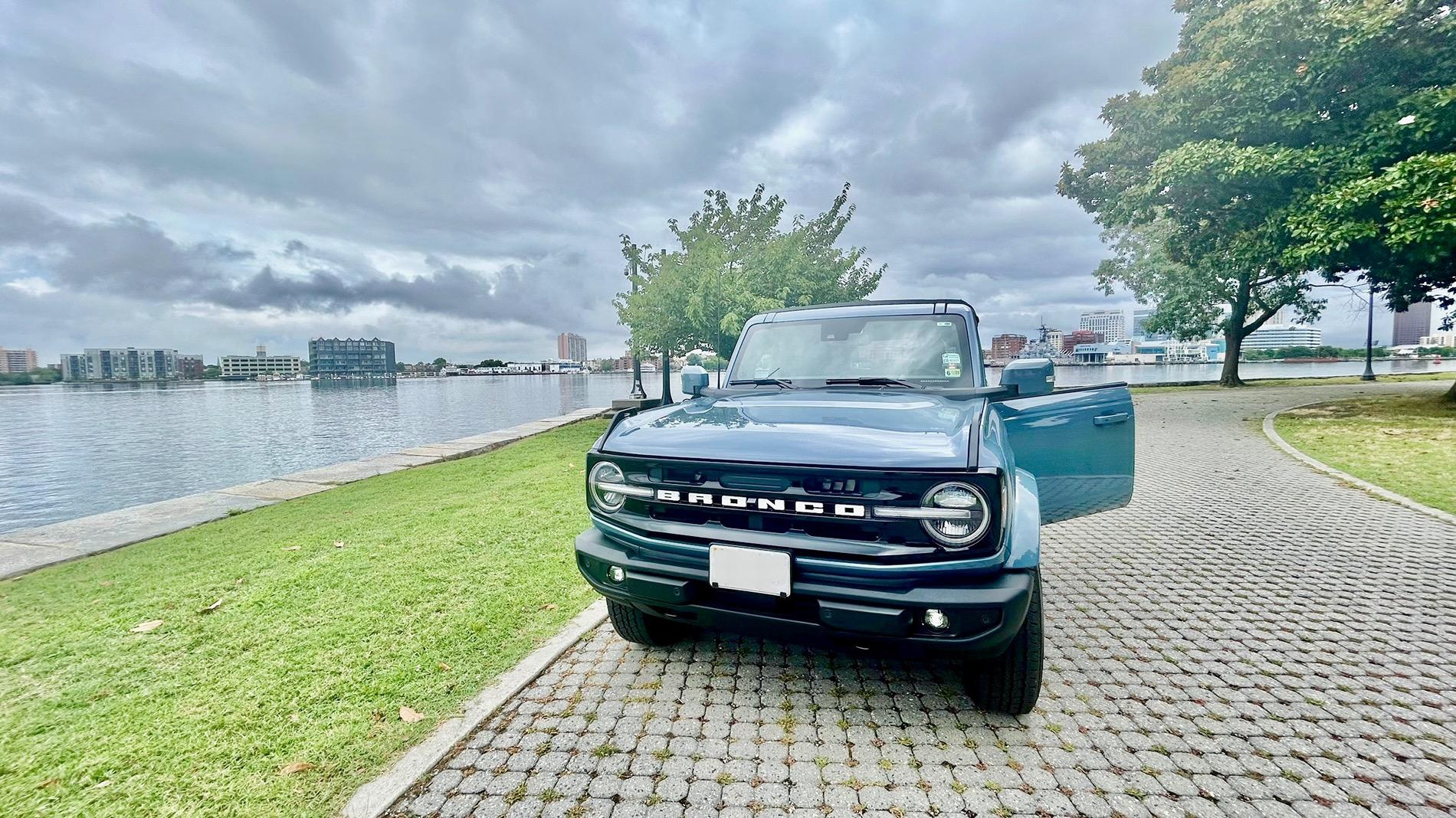 Ford Bronco AZURE GRAY METALLIC Bronco Club IMG_3742
