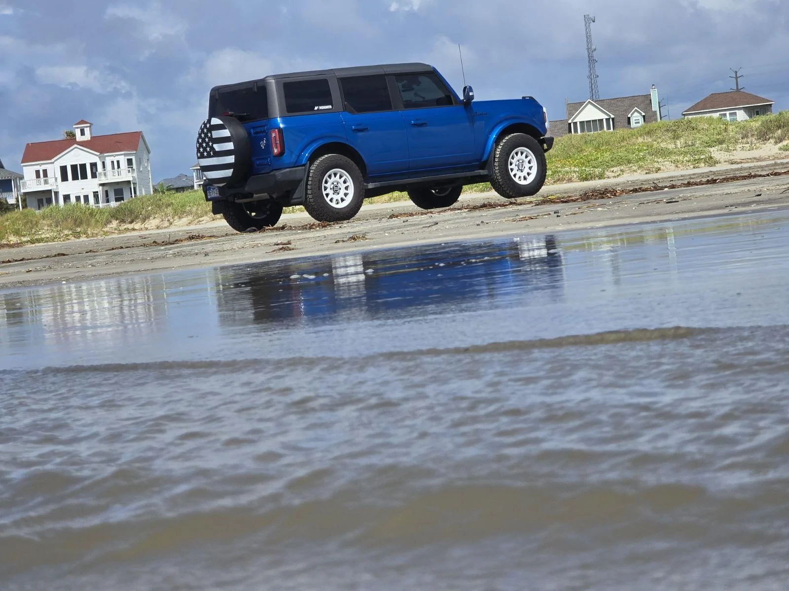 Ford Bronco We're in a Beachy Mood!!! Show us your Rig on Sand! IMG_20240626_214641