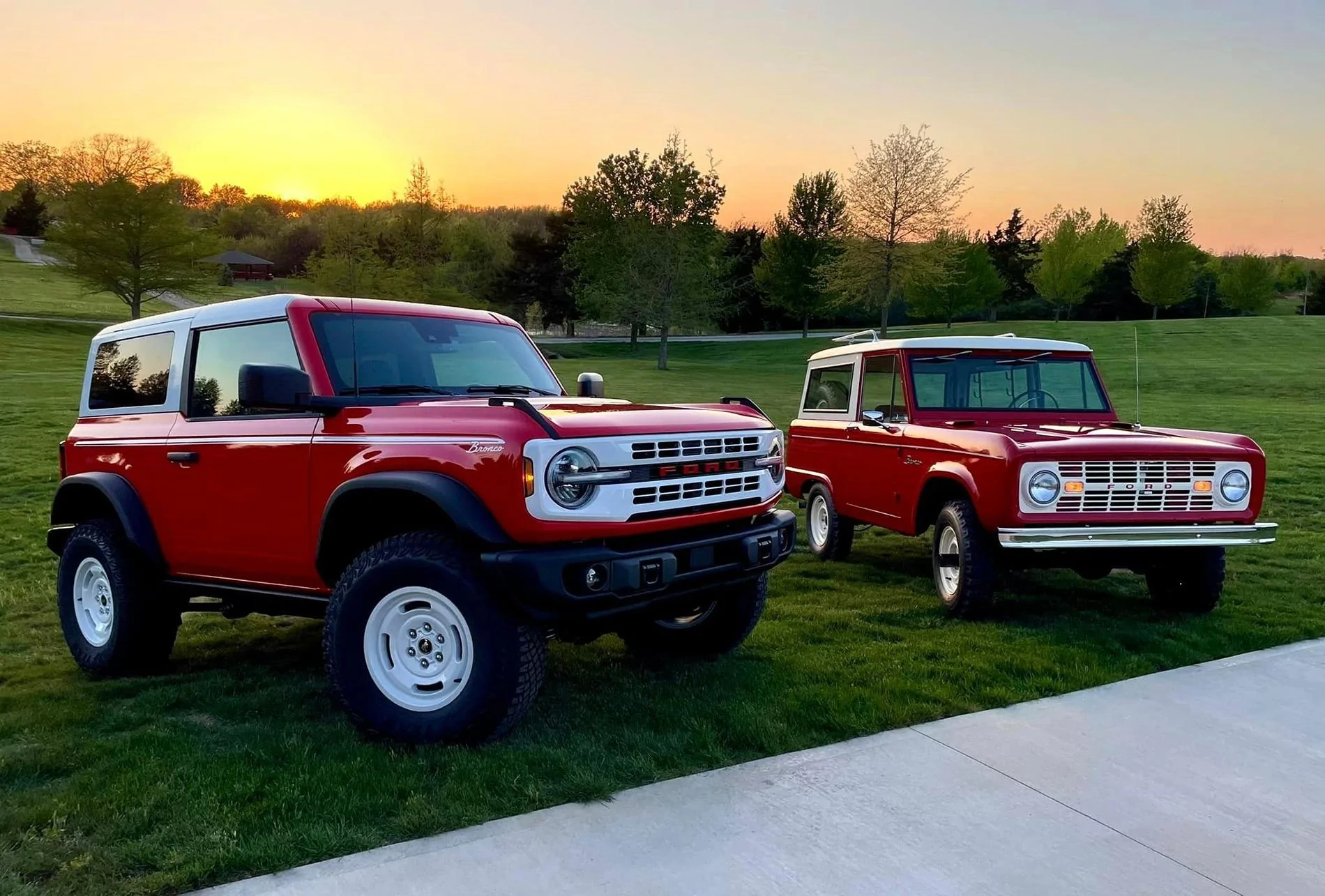 Ford Bronco Throwback Thursday! Post those Bronco retro / heritage / classic graphics! Bronco Twins 2