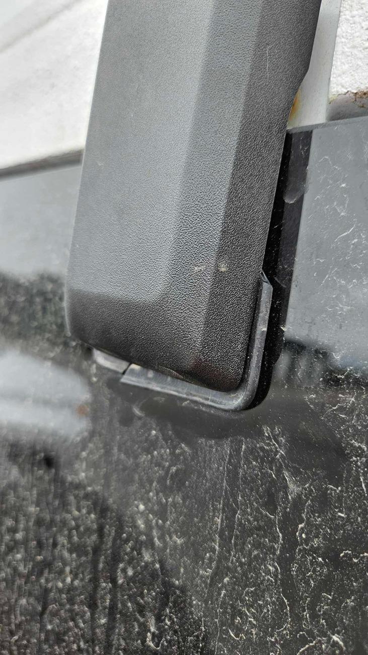 Ford Bronco Hinge Covers (Anderson Composites) Right Broken 2