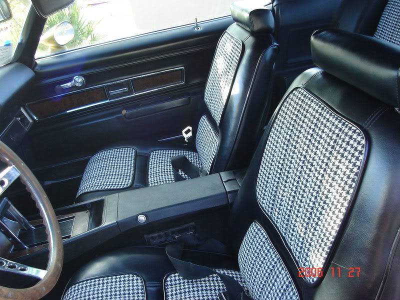 Ford Bronco Custom 2 door interior houndstooth_1970a