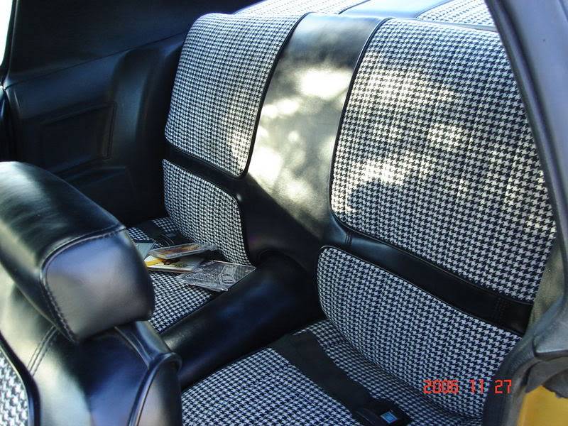 Ford Bronco Custom 2 door interior houndstooth_1970b