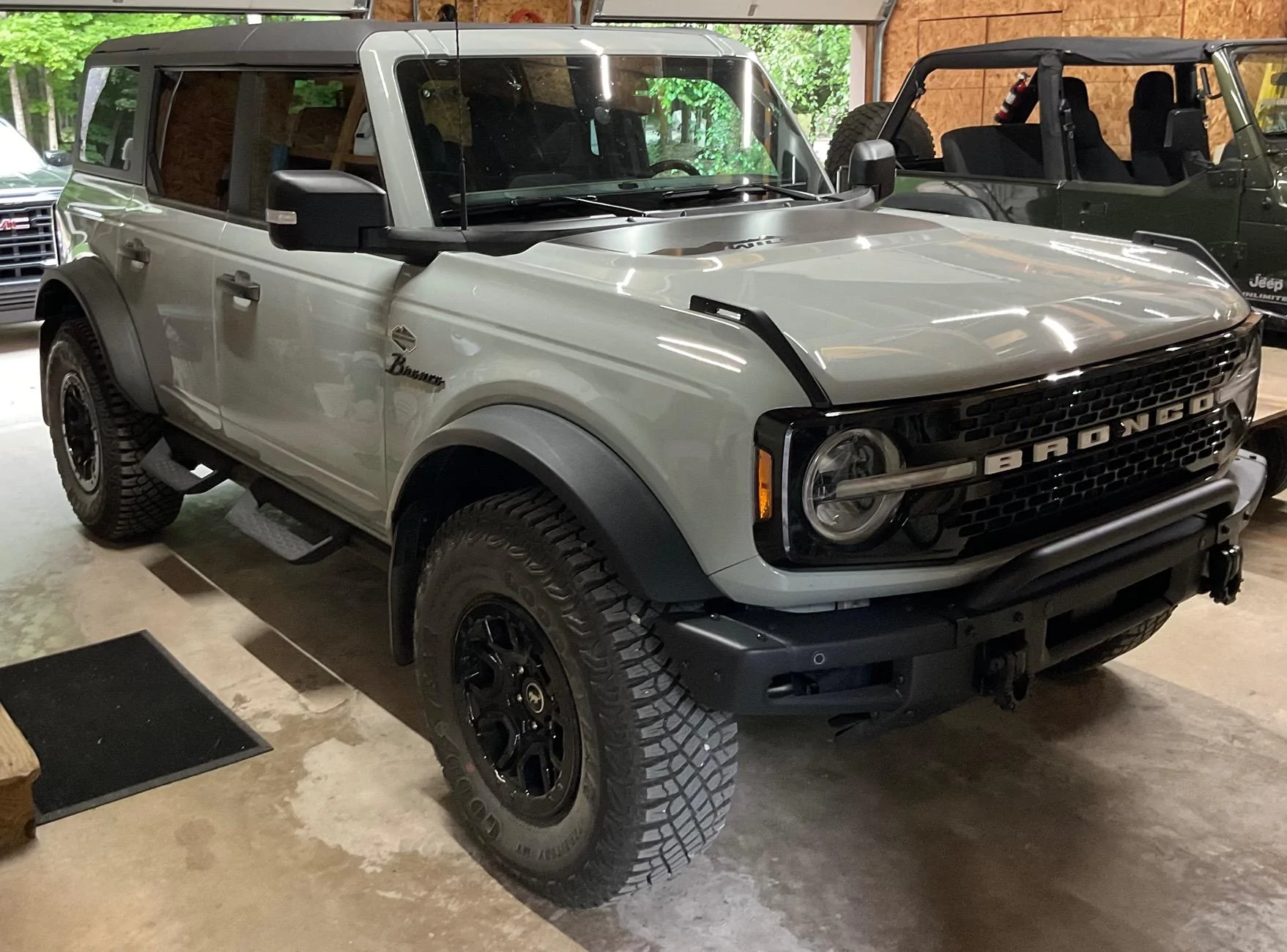 Ford Bronco Carbonized Gray w/Bronze wheels IMG_0130