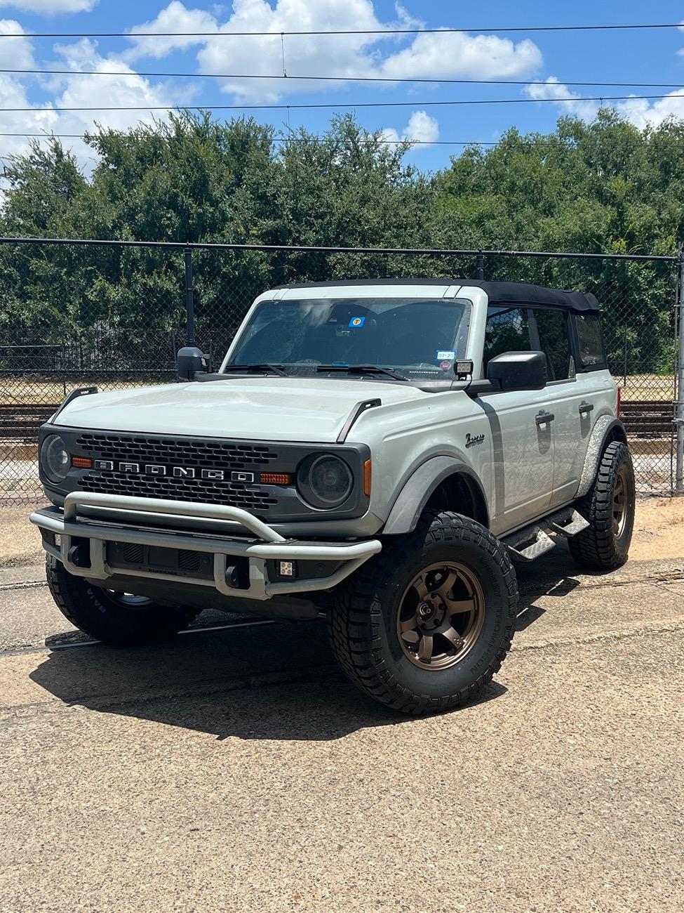 Ford Bronco Carbonized Gray w/Bronze wheels IMG_1037