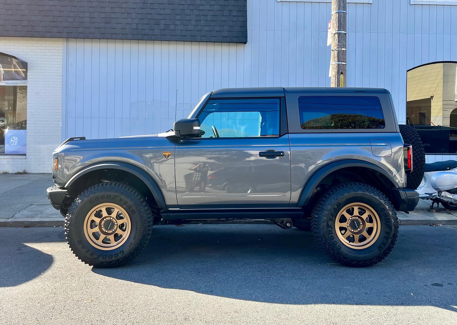 Ford Bronco Carbonized Gray w/Bronze wheels IMG_7402