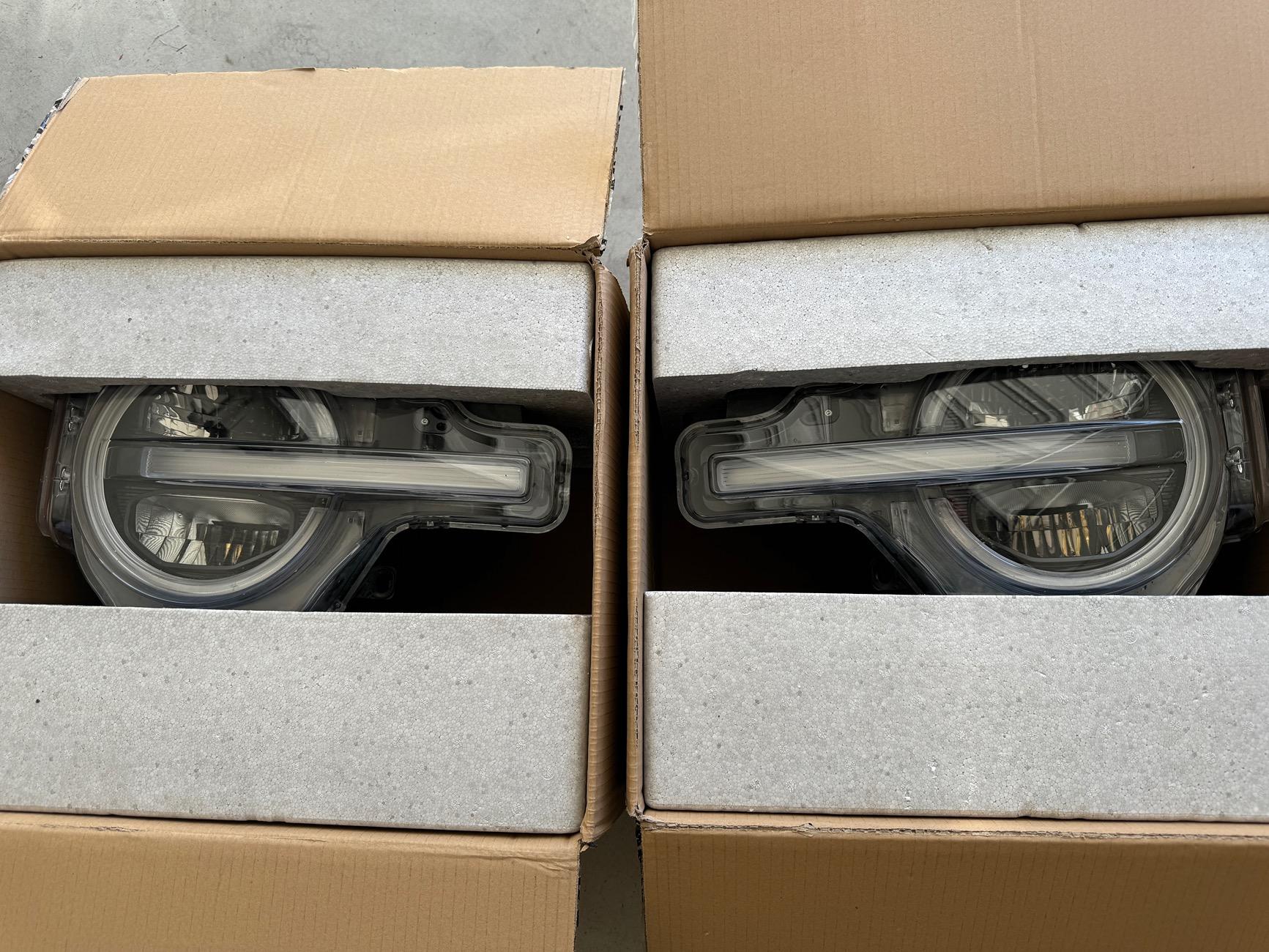 Ford Bronco FS: Signature Headlights IMG_6130