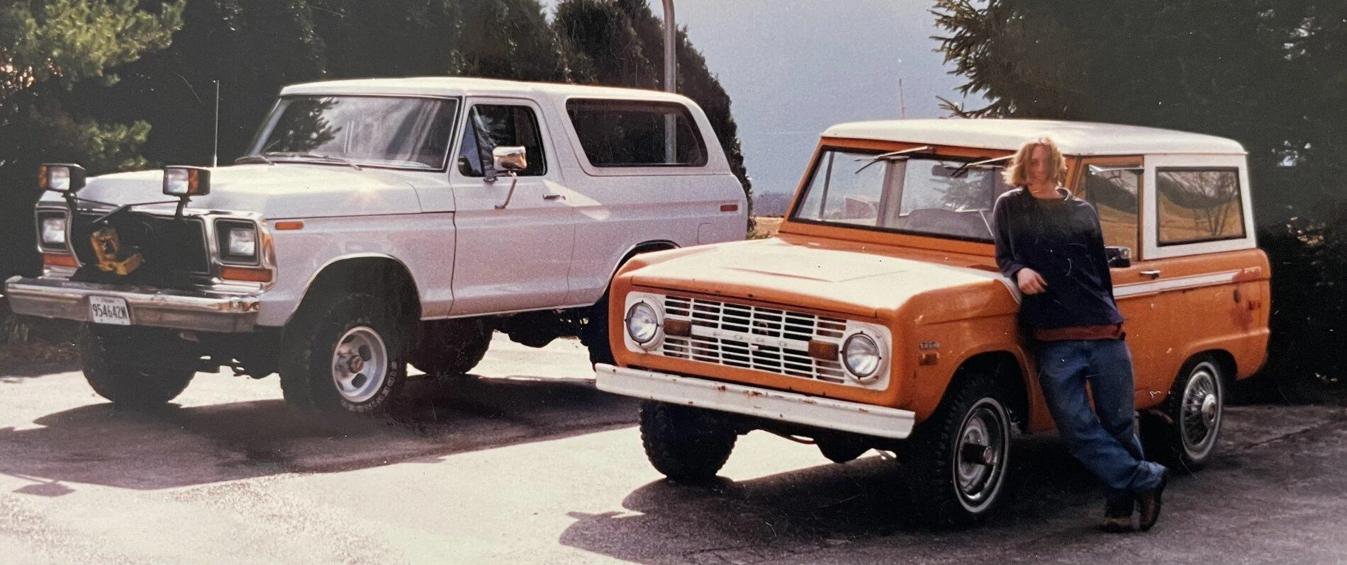 Ford Bronco Cyber Orange Badlands with White Top (Render) 3743CB56-39EE-4355-99EB-1871CF53FA5E