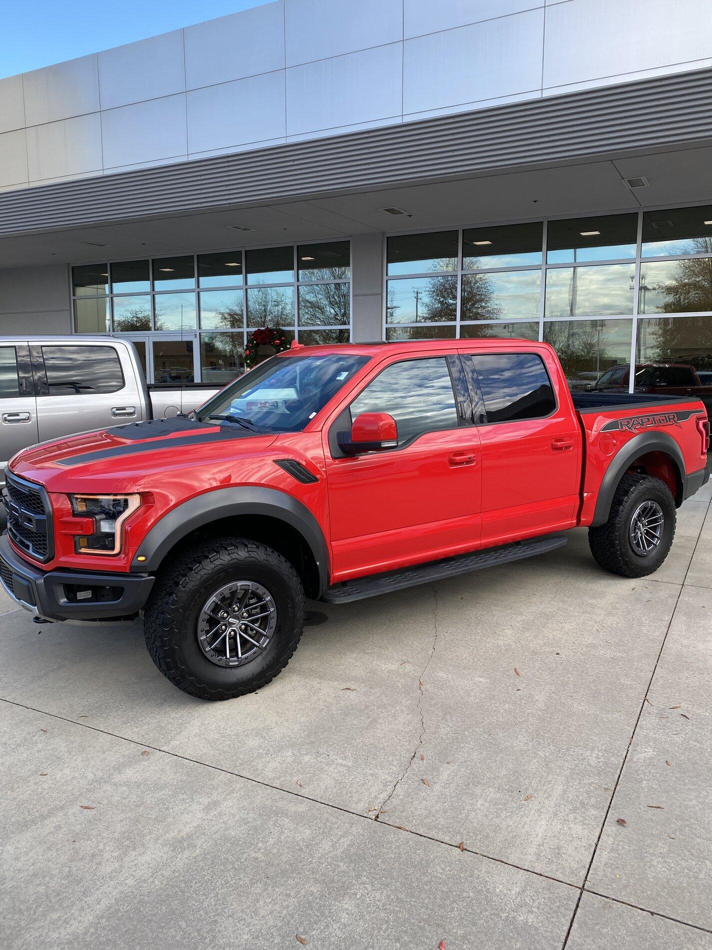 Ford Bronco Race Red Raptor 94AD8376-1A95-4B5B-935D-56F553DF85EF
