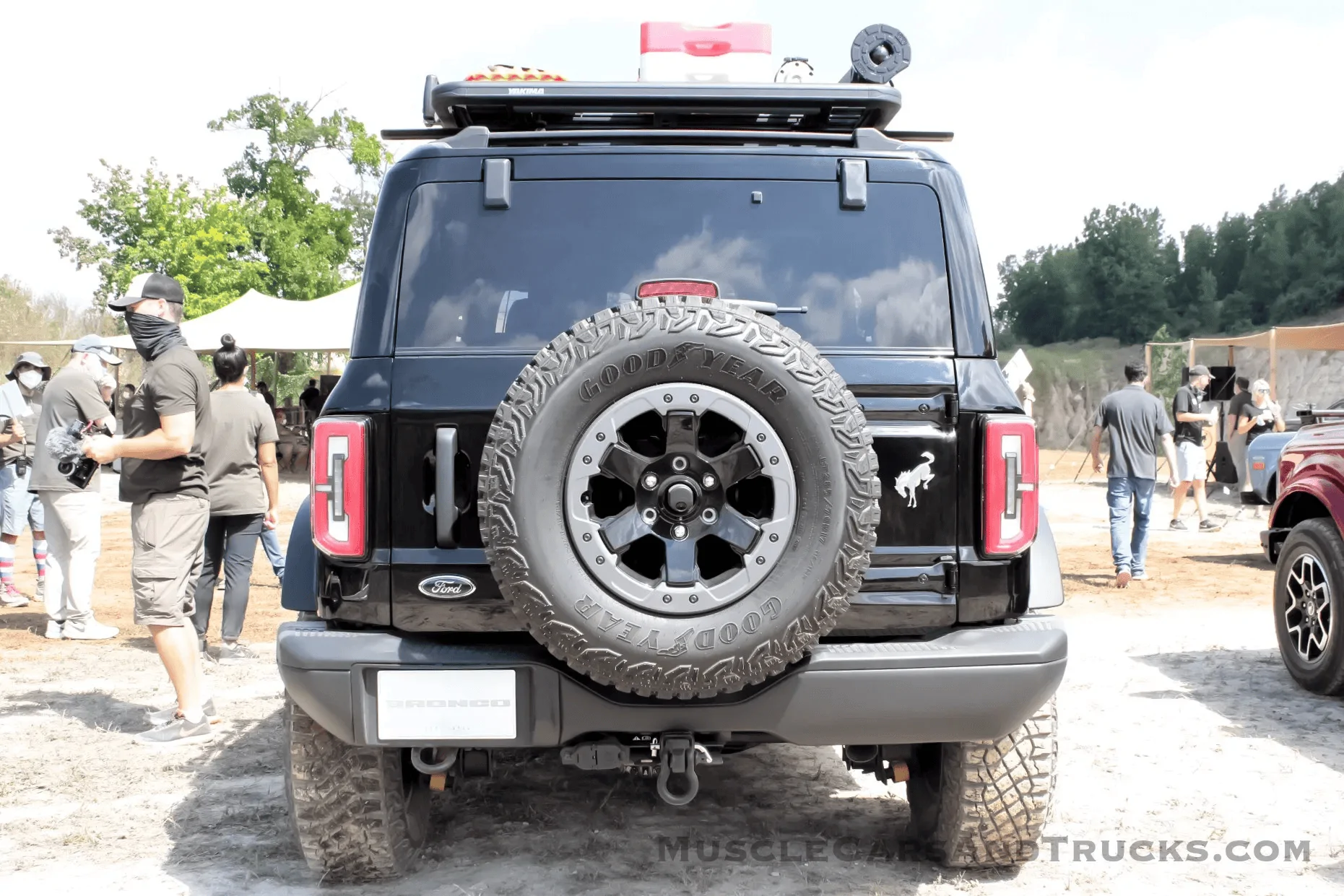 Ford Bronco Shadow black vs black painted top 1606933431399