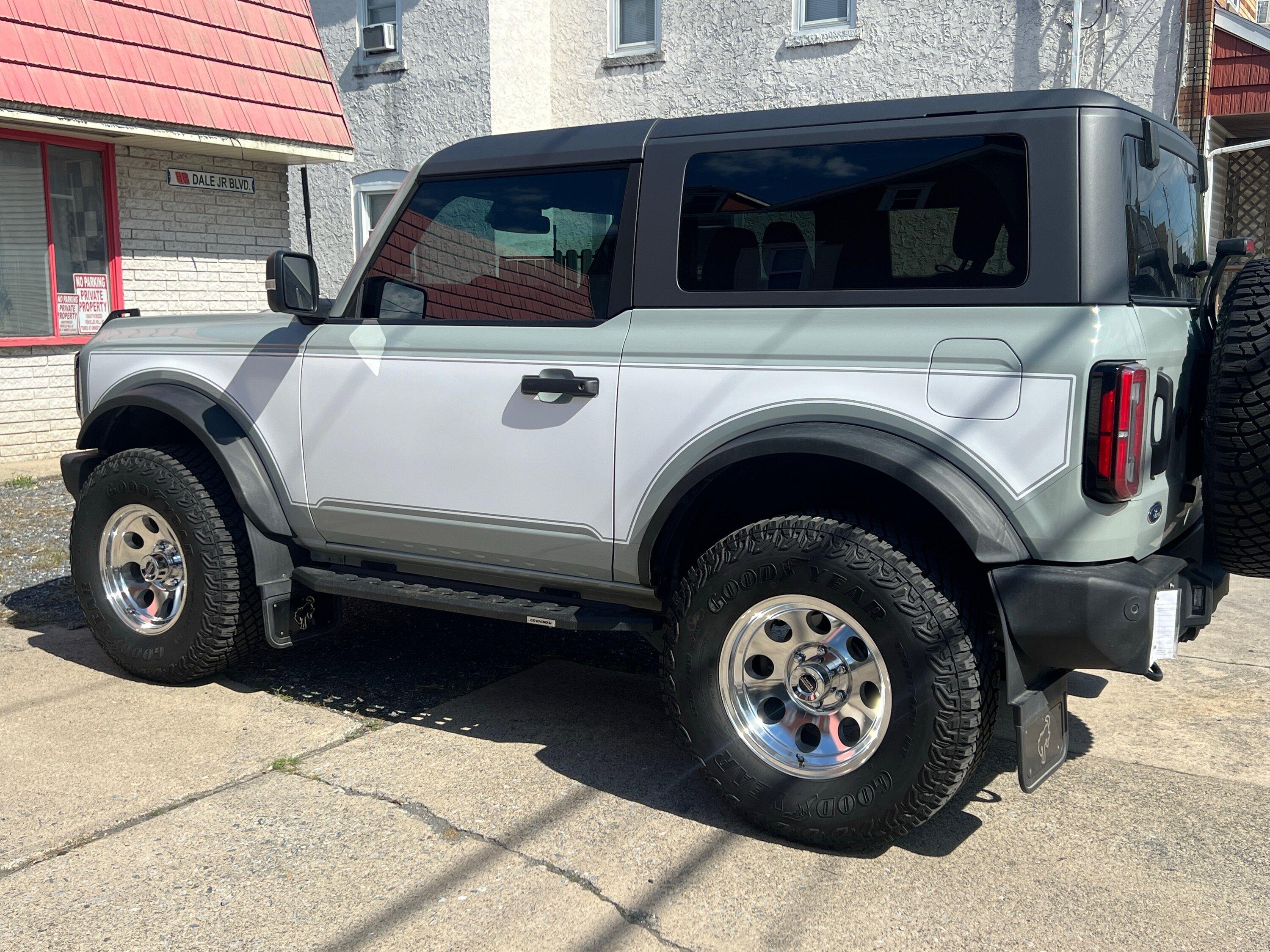 Ford Bronco New Pics!! Ridergraphix.com 2 Tone Kit Installed IMG_9456