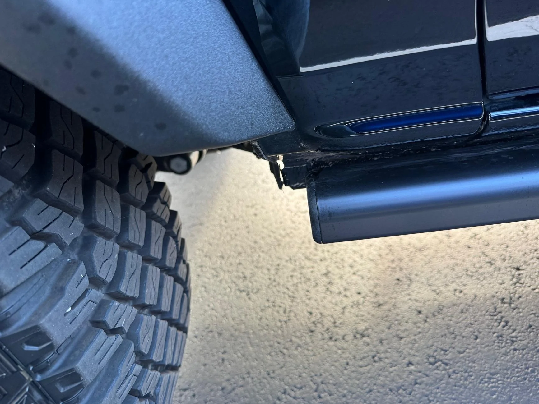 Ford Bronco Mud flaps that are compatible with the factory removable hoop step? 1