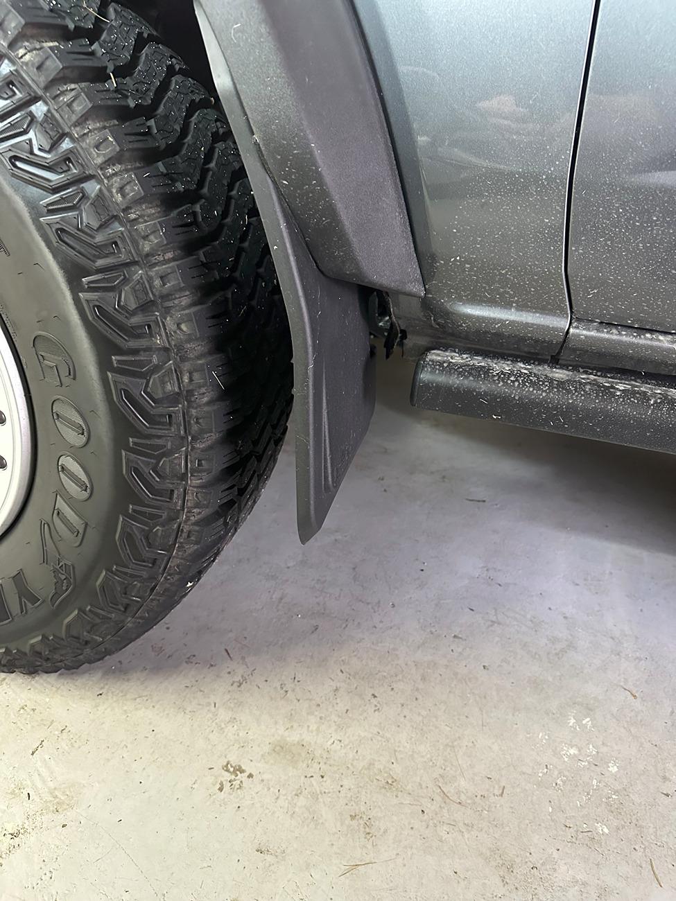 Ford Bronco Mud flaps that are compatible with the factory removable hoop step? Flap Close