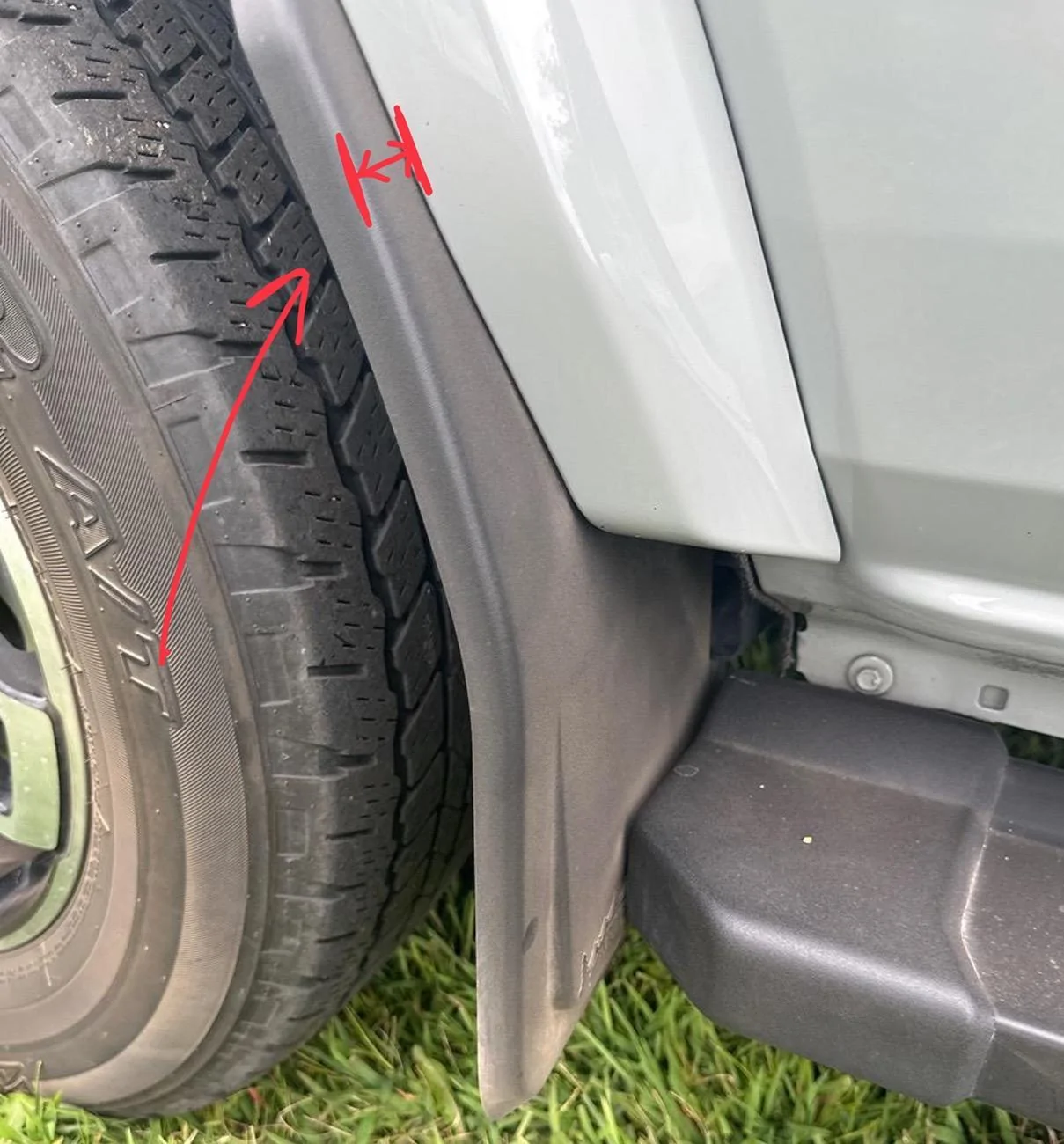 Ford Bronco IAG I-Line mud flaps - deceptive advertising IMG_1894