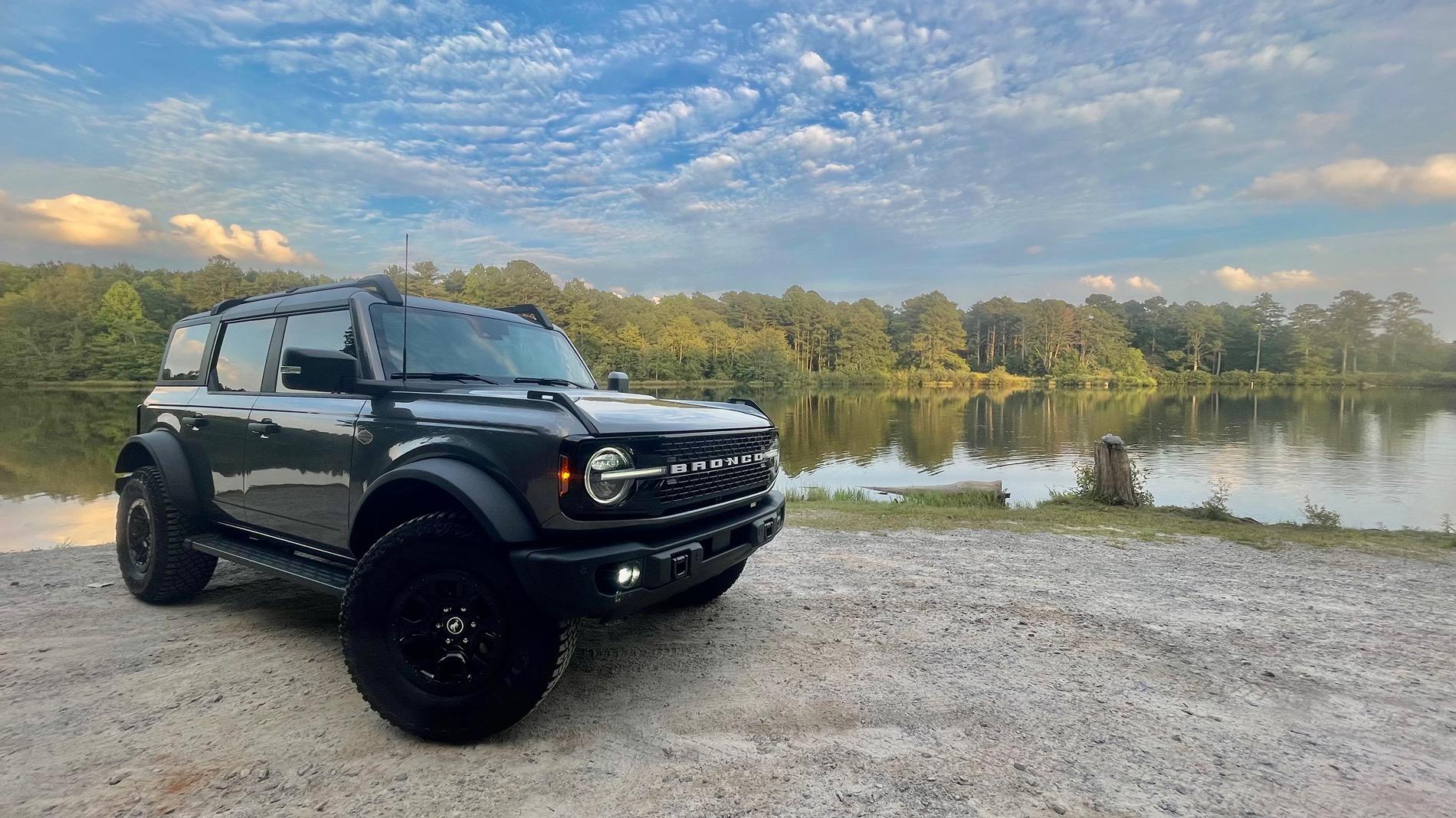 Ford Bronco CARBONIZED GRAY Bronco Club IMG_9282