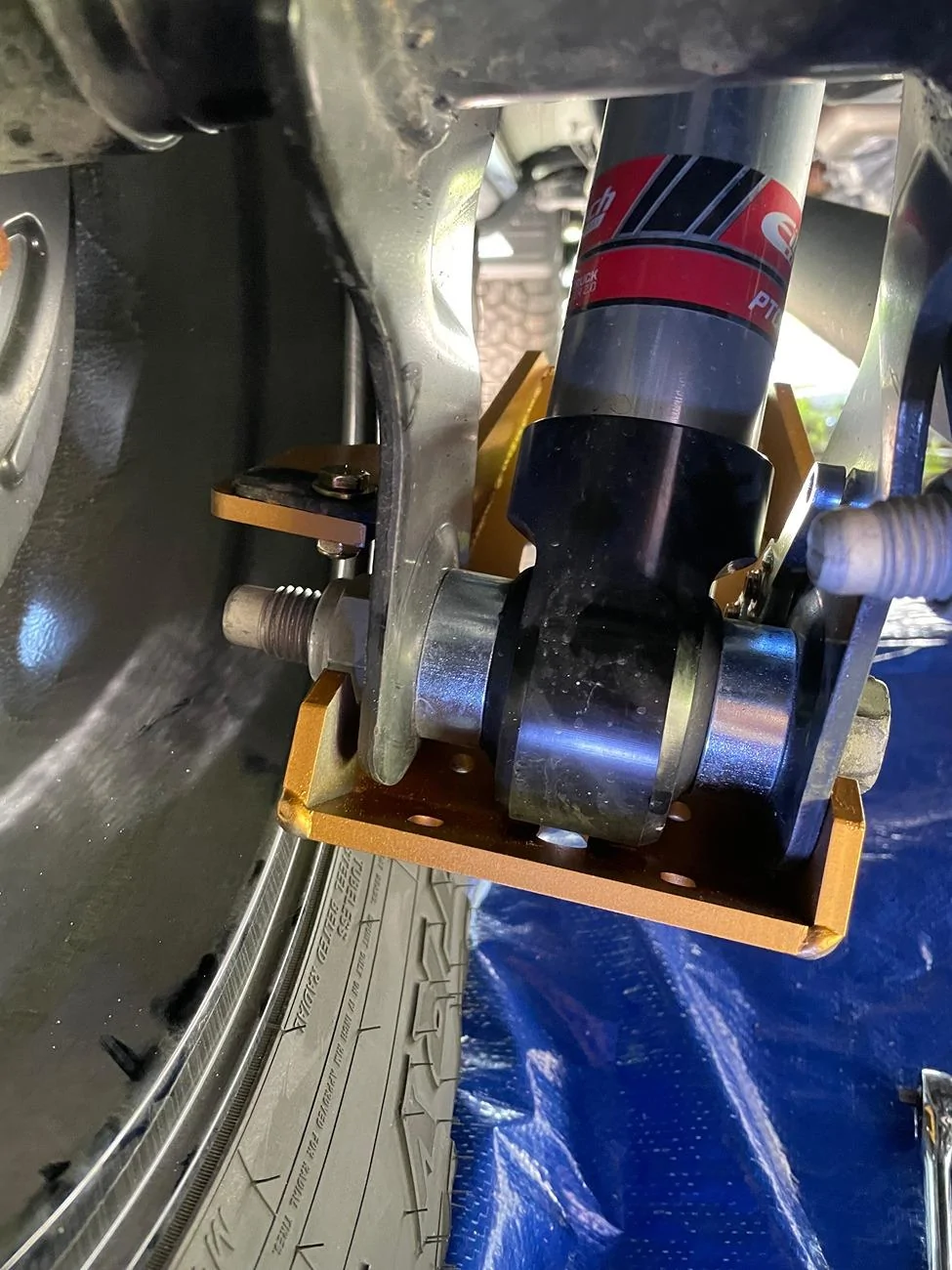 Ford Bronco Eibach 2.0 compatible shock skids - MetalCloak? IMG_6716