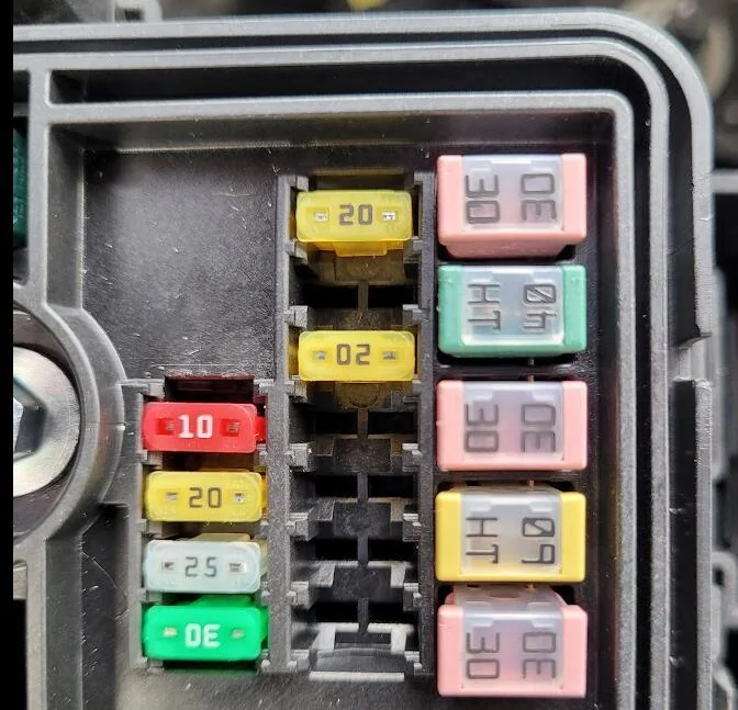 Ford Bronco Spare Fuse assistance Screenshot (9)