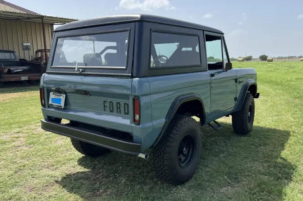 Ford Bronco First 1G I've seen refinished in Area 51 2