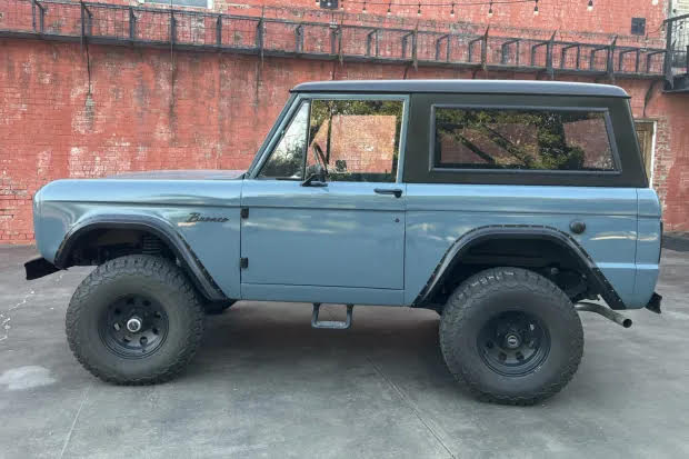 Ford Bronco First 1G I've seen refinished in Area 51 3